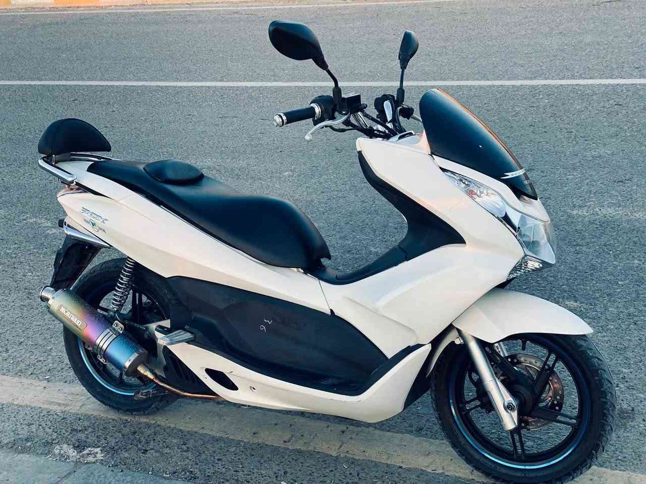 بي سي اكس جيل اول موديل2017 حساسات كله شغاله شلعه ومعدل فول ماشيه31الف لايت زنون عالي ناصي ولسعر اب 11 وبيه مجال شي قليل /خاص موجود وتساب موجود ‪ ‪***********
