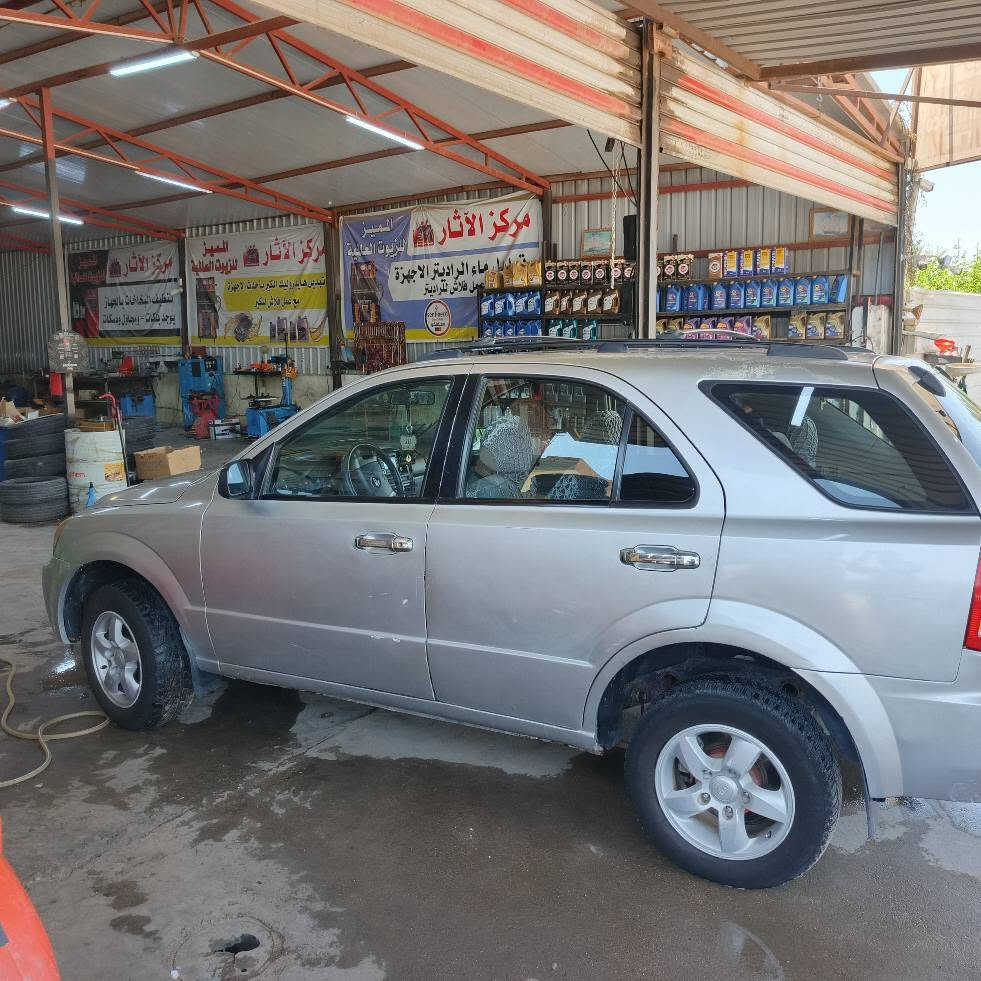 السلام عليكم سياره كيا سورنتو  موديل ٢٠٠٦ محور مكينه ففيتي ٣٠٠٠ مجول صدر كامل مصبوغه احزام لجماليه  رقم بغداد مشروع وطني بسمي تحويل مباشر  السعر ٨٠ وبيه  مجال رقم الهاتف ***********مكان حله قرب سيطره لاثار
