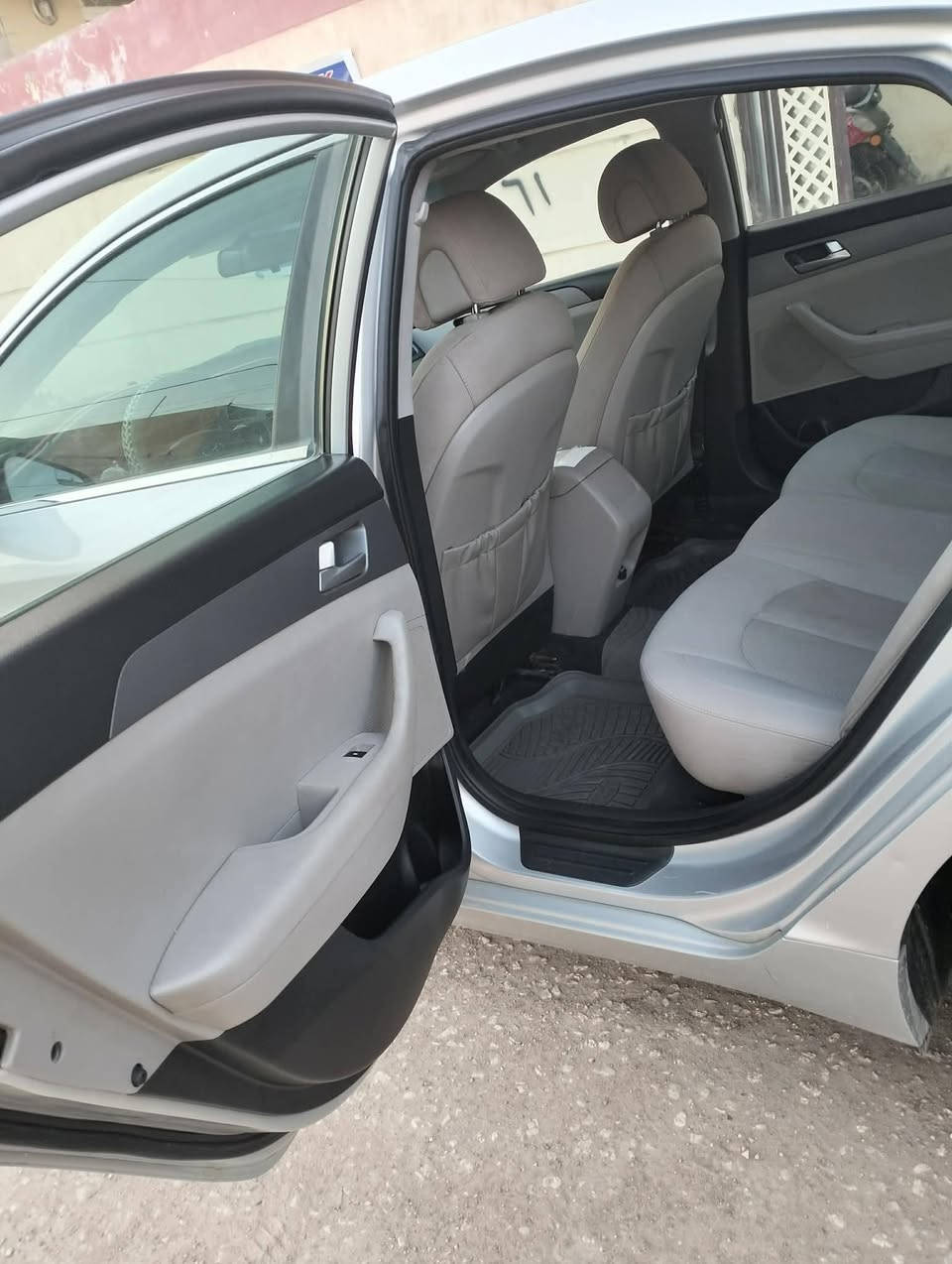 سوناتا وارد امريكي موديل 17محرك 2400 رقم بغداد بإسمي  مداور ثاني يوم تبديل بنيد وصبغ جاملغ الأيسر مكينه كير كفاله  تخم تاير باتري حداديه جدد سياره ماشيه 130سياره جاهزة وما ناقصها شي سعر 137  وبيها مجال
مكانها ديوانية مركز للأستفسار :***********
