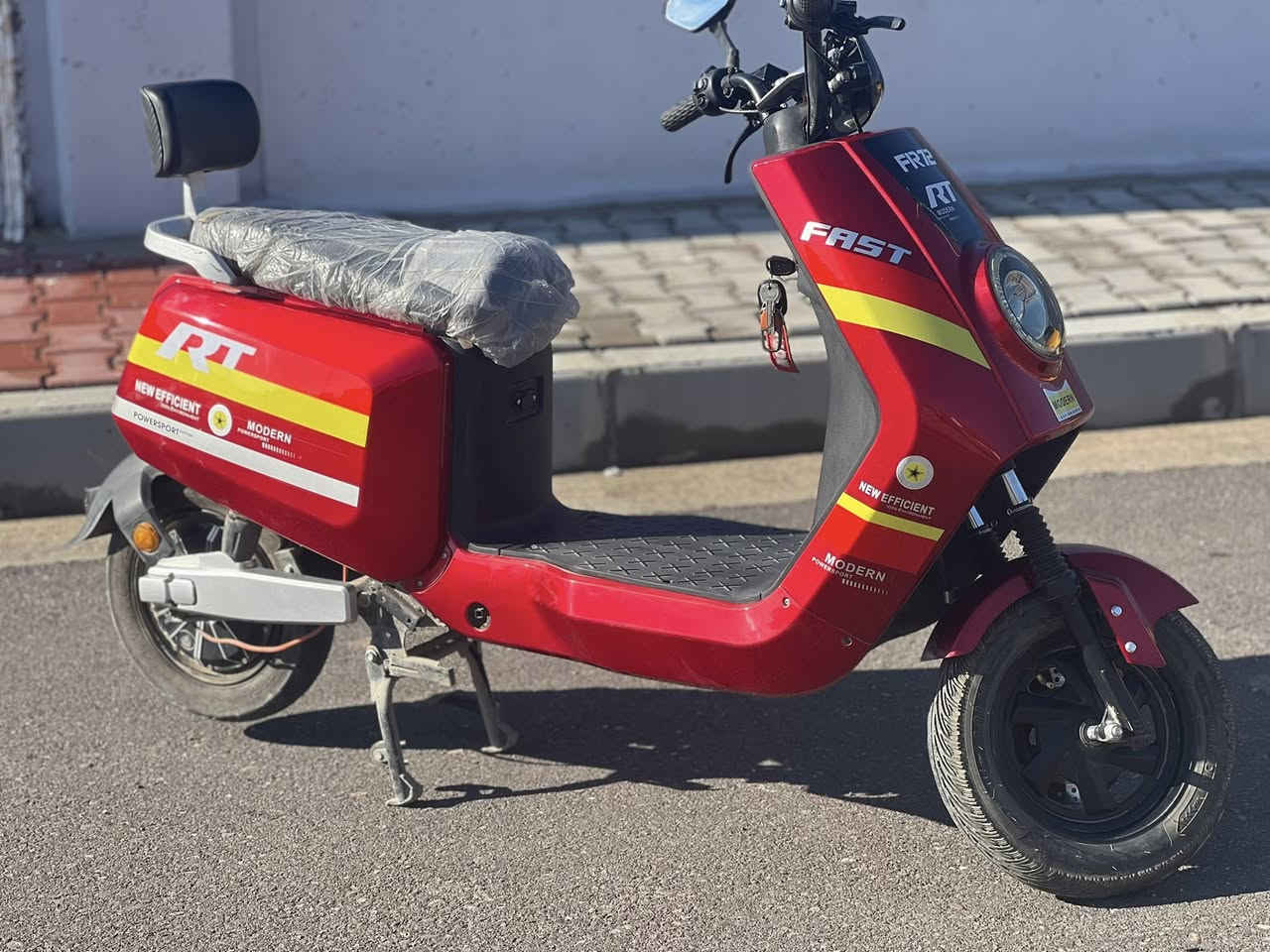 السلام عليكم دراجه شحن نوع FR72 RT موديل 2025 فول مواصفات بريكات ABS اشارات LED العالي مداه جدا مرتب بطاريات جدد تمشي اكثر من 50 كيلو بشحنه وحده ورزانتها بالشارع كلش محترمه والدراجه جدا عمليه 

السعر / 650 وبيها مجال بسيط للشراي

عنواني كركوك قرب جامعه كركوك 

للاستفسار واتساب او الاتصال/***********
