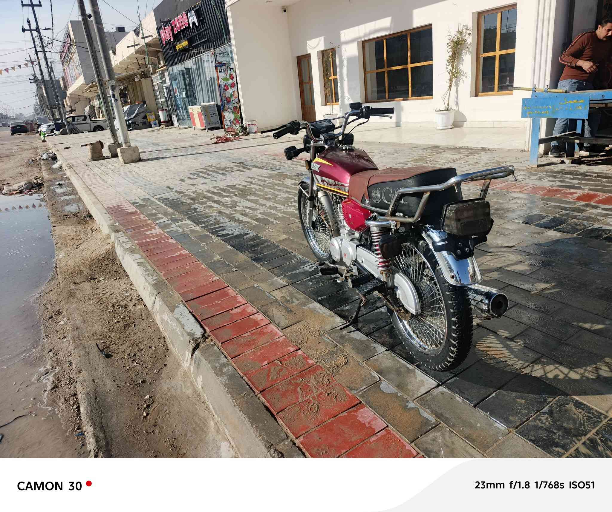 السلام عليكم 
دراجه تايكر سونك اصلي ٤كير موديل ٢٤اوراق 
ماناقصها شي كهرباياتها شغاله 
دشبول لكتروني مكينه بيها خيط دخان بس اول ماتشغلها من هيه بارده وتكطع من تحمه 
عنوانها واسط عزيزيه سعرها ٦٥٠وبيها مجال للطيبين ***********
