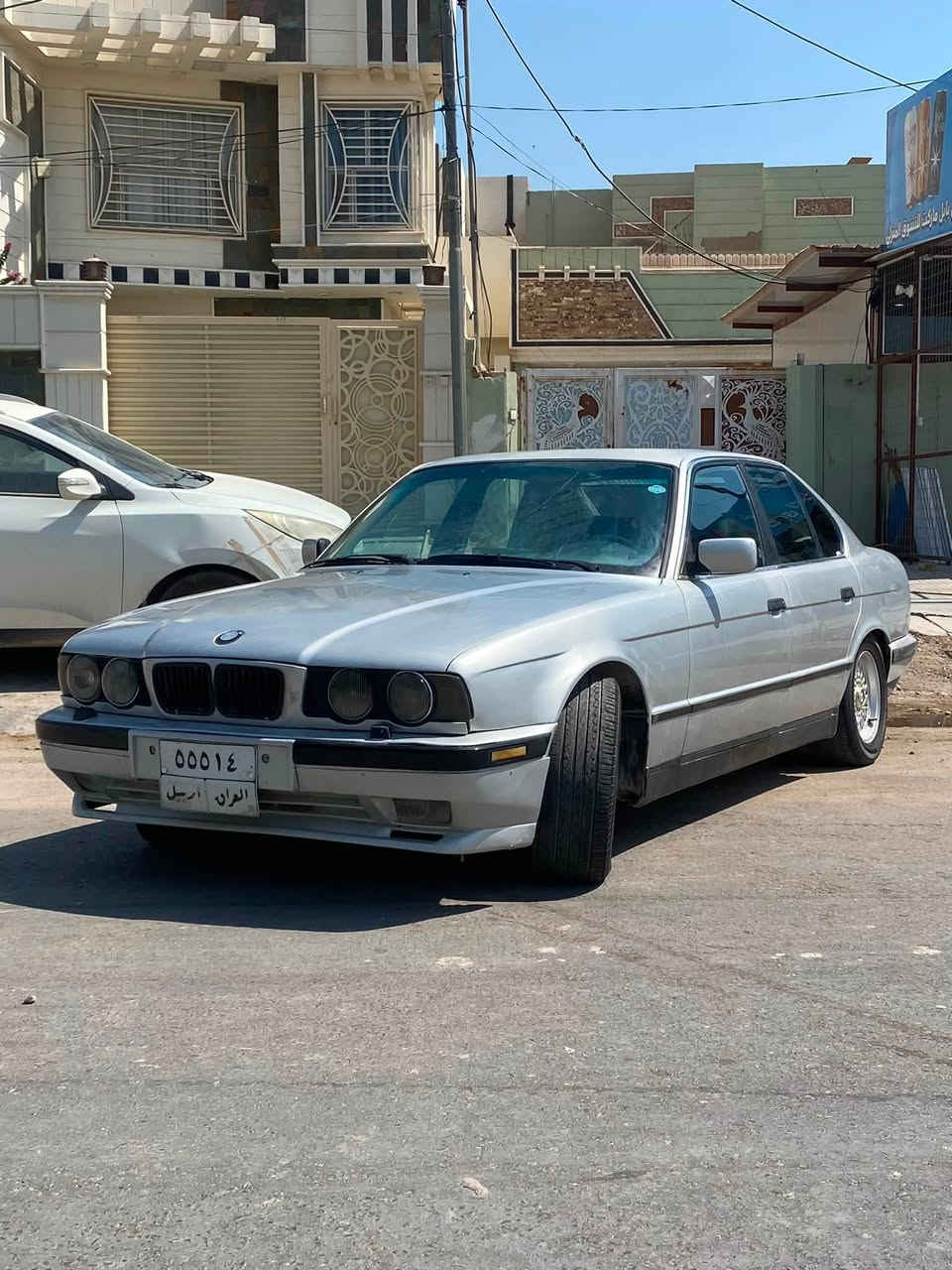 السلام عليكم 
‏بي إم دبليو 1993
25 مسكر 
مكينة 6سلندر 
كير خير من الله 
مكينه كفالة
حدادية جديدة
السيارة نظيفة وخير من الله بدون اي حادث كهربائيات شغاله كلها 
حلوه السيارة واكفلها من كلشي 
مكاني بابل 
***********
ج
