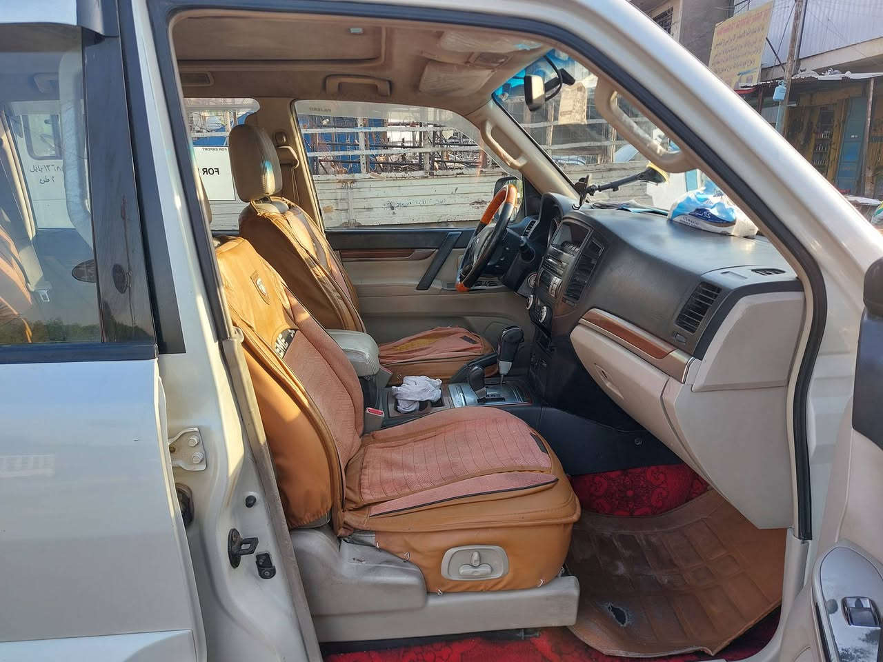 السلام عليكم ورحمة الله وبركاته من رخصة الادمن سياره باجيرو حبتور موديل  2008محرك 3000 رقم بغداد بأسمي كشن كهرباء مري شفط تبريد ثلاث قطع بدون صبغ الباب الخلف السائق بي بارد السعر 125ورقه رقم الهاتف ***********
