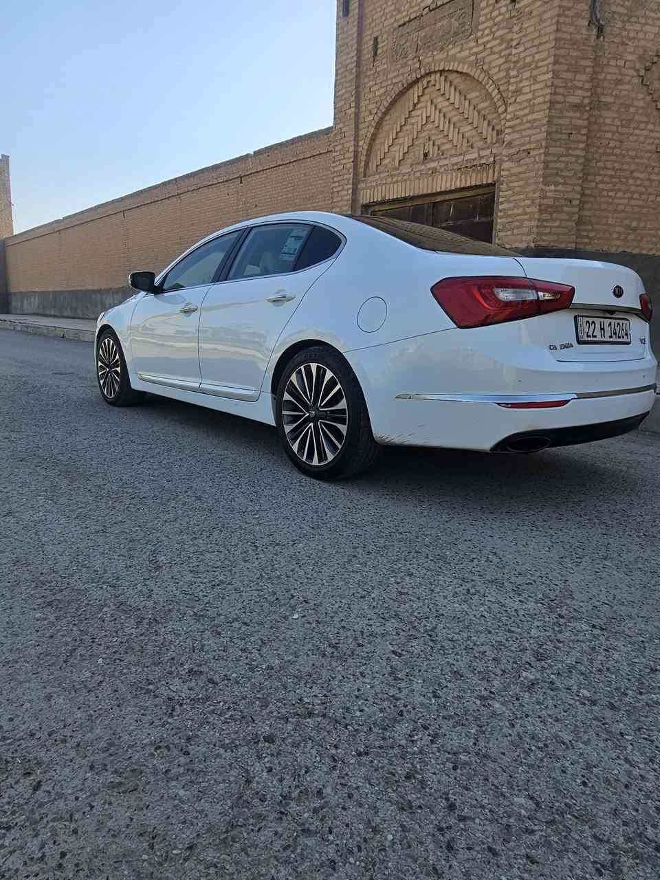 السلام عليكم كيا كادنزا خليجي 2014  مكينه 6 سلندر Vip سياره  كفاله عامه من صبغ وتبديل وضربه جاهزه من مكينه وكير وحداديه وتخم تاير تبريد جسمه لخارجي صافي لا زلغ لارصعه موصفات
فتحتين 
بنورما 
قطعتين تبريد 
مري شفط 
لدات داخليه 
ستيرن كهربائي 
برده عدد٣ سلايت بلادي 
حساسات خلفيه 
حساسات اماميه 
كشن كهربائي 
تدفئه تبريد بل كشنات 
اشاره ترحيب 
اشاير بل مري 
كشنات جلد
سايد بريك بصمه
سنويه جديده 
هزه جديده
رقم جديد  
تحويل وكاله 
السعر 140 وبيه مجال 
 
لاتصال ***********
***********
