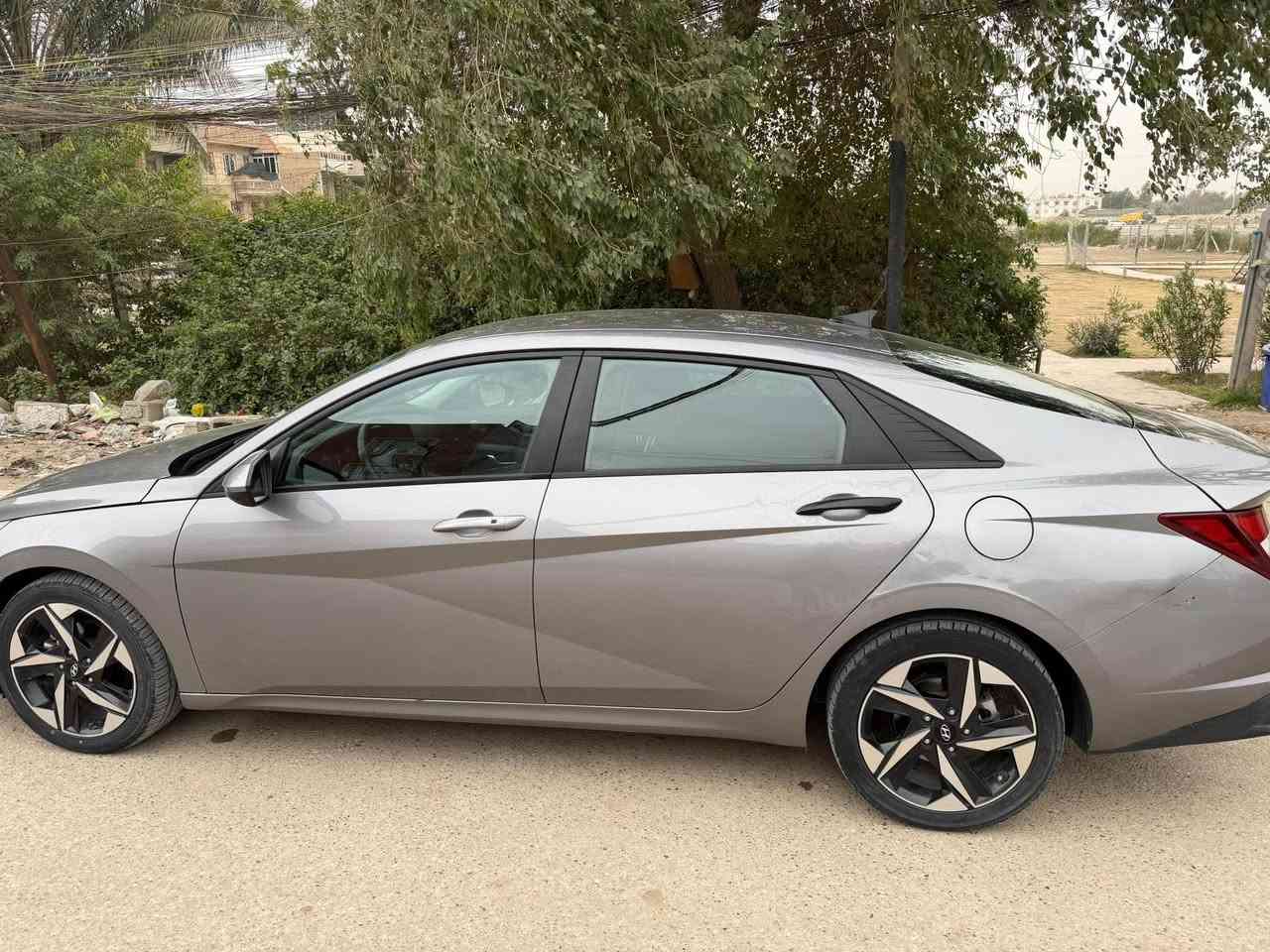 النترا موديل 2023 وارد امريكي
رقم بغداد الجديد
السيارة معوقين باسم بنت تسوي 
وكالة ام الباركود 
باقي سنة وتكدر تحولهه بأسمك
حادثهه موضح بالسونار 
مواصفات السيارة 
 فوووووول ماعدى الفتحة
بصمه 

تشغيل عن بعد 

مكينه 2000 دوش

كير AT المرغوب 

ماشية 48

حساس امامي وحساس خلفي 

ليد امامي وليد خلفي متصل وليد ضباب

شاشه اصليه كار بلي

اشارة ترحيب عند الاقتراب 

صندوق ذكي عند الاقتراب 

ترحيب ابواب لد عند الاقتراب

كامره دواره

تحكم ستيرن جهتين

5 ويل كب 

3 وضعيات قياده مود درايف

كشنات مخمل

تدفئة بالكشنات

السعر 138 ورقه وبيه مجال 
مكان السيارة بغداد الشعب 
رقم صاحب سيارة ***********
رقم الشاصي KMHLS4AG6PU403473 بغداد, العراق
