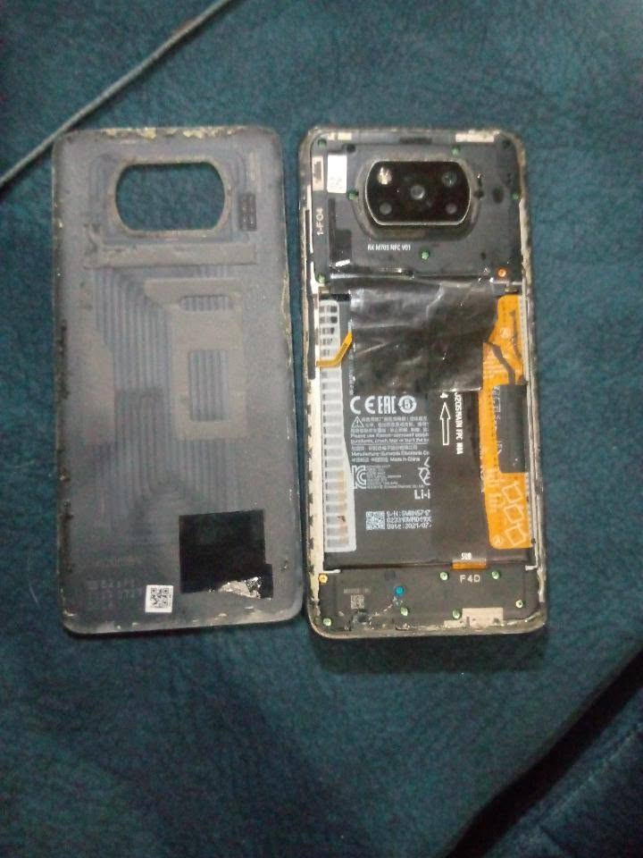 بوكو x3pro 
 ذاكره: 256
جهاز قوي ومعروف بقوته بالالعاب والاداء الحقيقي 
يشغل HDR 60فريم ببجي بدون لاج او تقطيع 
الجهاز بي مشكله وحده البورد عطلان وسعر البورد 50 الى45 الف بس المشكله نادر تلكه هيجي بورد ابيعه على سكاطه ب110$
للتواصل رقم او واتس ***********
