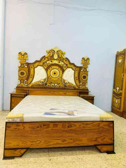 السَلٱمٌ عـَلـْيگمّ-ۈرحـْمّـٌة ٱللـّہ ﯙبُرگـّاتہ غرفه للبيع السعر تسعميه وخمسين وبيهه مجال مامستخدمه ولا سَـآعــهْْ بس شديتهه وعفتهه ***********
