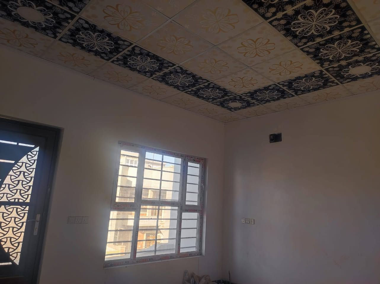 دار للبيع في حي بيسان بناء حديث جدا

مساحة الدار 125 متر مربع

واجهه الدار 6.25

عمق الدار 20

الدار عبارة عن طابقين مكون من اربع غرف نوم و صالة و استقبال و مطبخ و صحيات و دراج خارجي و داخلي

للاستفسار مراجعة مكتب احمد السيد للعقار الكائن في المجموعة الثقافية سايدين الشرطة او الاتصال على الارقام التالية
***********

***********
