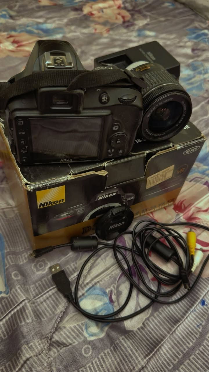 السلام عليكم 
كامرة نيكون 3300D
وياها عدسة 18-55 VR 
اشتريتها واخذتها سفره صورت بيها ورجعت ضميتها وليومنا هذا ما مفتوحة غراضها كلهن كاملات بطارية شاحنة كيبلات نقل شاشه وتلفون وذني السوالف 
رايدها ب 300 الف وبيها مجال


**إذا كنت صاحب هذا الإعلان وتريد حذفه لأي سبب، رجاءا أرسل رسالة إلى الدعم الفني**