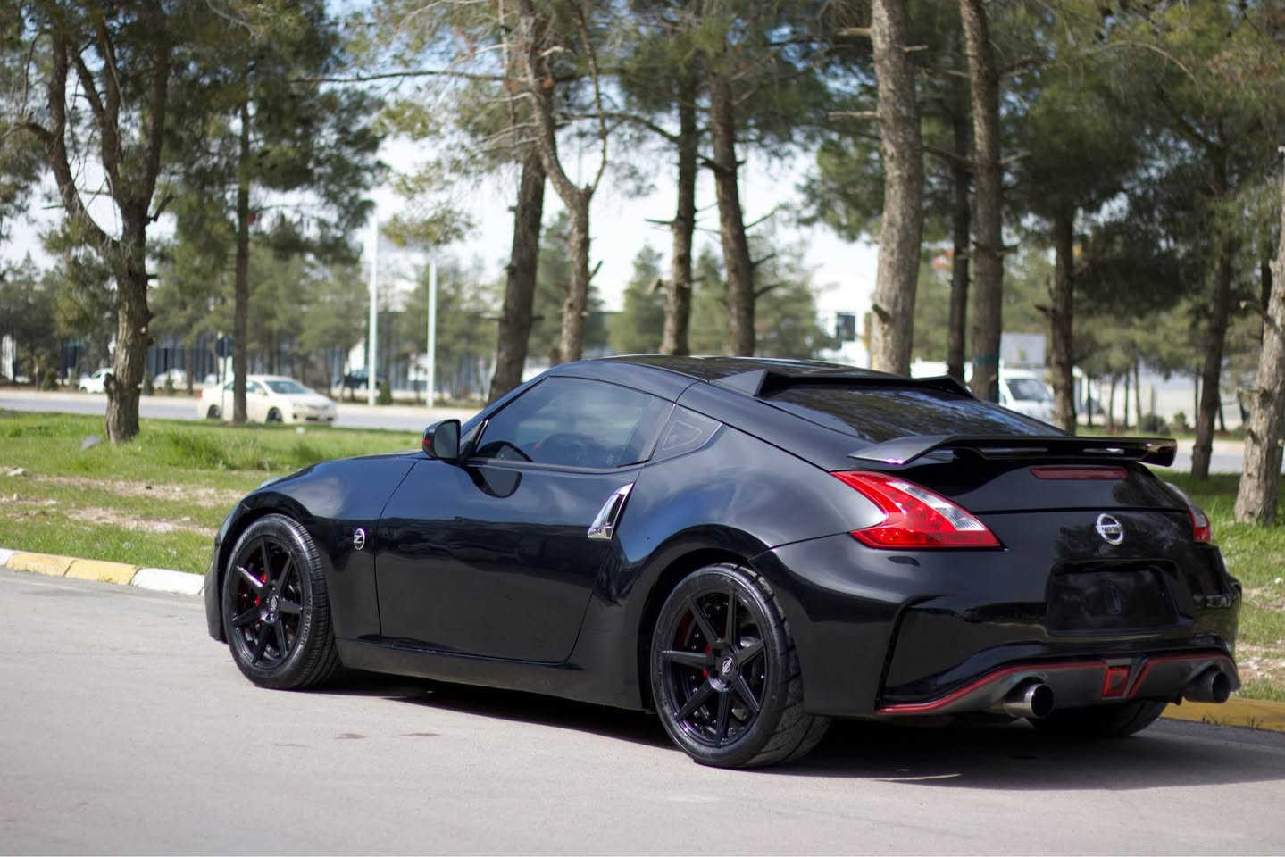 Nissan Z370
2018
٦ پستۆن ✈️
سەیارەکە یەک چەمەلەخی دوای بۆیاخە بێ ناوگرتن دەرگای سایەق کەمیک PDRی هەیە
زۆر جوان و تازەیە 
بەسمە 
بانسی بیمبۆی بۆ دانراوە 
تایەو ویلی شازی لەسەرە 
سعر ١٥٣ 
*********** السليمانية, العراق
