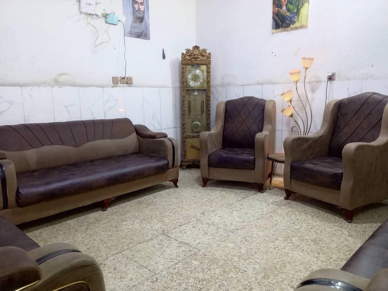 تخم تكمه نظيف جدا 10مقاعد ب290الف وبي مجال المكان الوشاش *********** يوجد توصيل بكروة يوجد واتس اب
