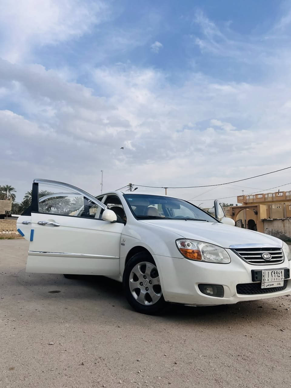 السلام عليكم 
سيراتو موديل2008
محرك 1600
السياره مكفوله من الضرر
مكينه و الكير مكفوله
للتواصل الرقم ***********
