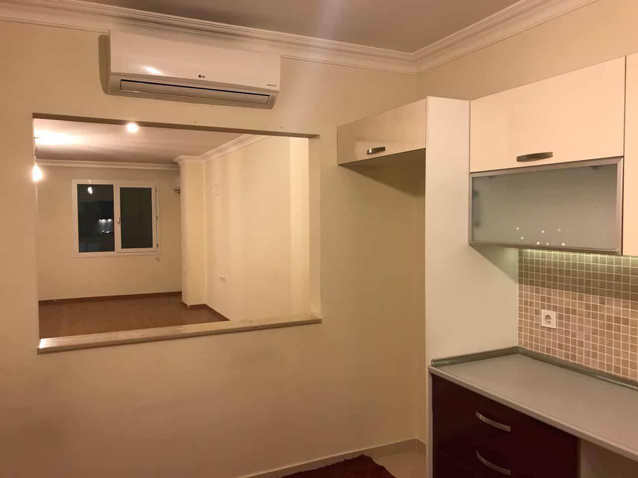 شقه للبيع بلص لايف طريق كويه 
 المساحه 200m
الطابق 4
الموقع شارع ماجدي مول - كسنزان بجانب فلوريا ستي 
➖➖➖➖➖➖➖➖➖➖
تتكون من 
✔3غرف نوم 
✔1 استقبال
✔ صحيات
✔مطبخ
     1  بلكون 
⛔التمليك لكل شخص يحمل الجنسيه العراقيه 
🔴المجمع كامل الخدمات وجاهز للسكن نظام كارت 
سيكورتي 

السعر 9دفاتر ونص  قابل للتفاوض 

******************************
للاستفسار اكثر 
للتواصل:
***********
*********** أربيل, العراق
