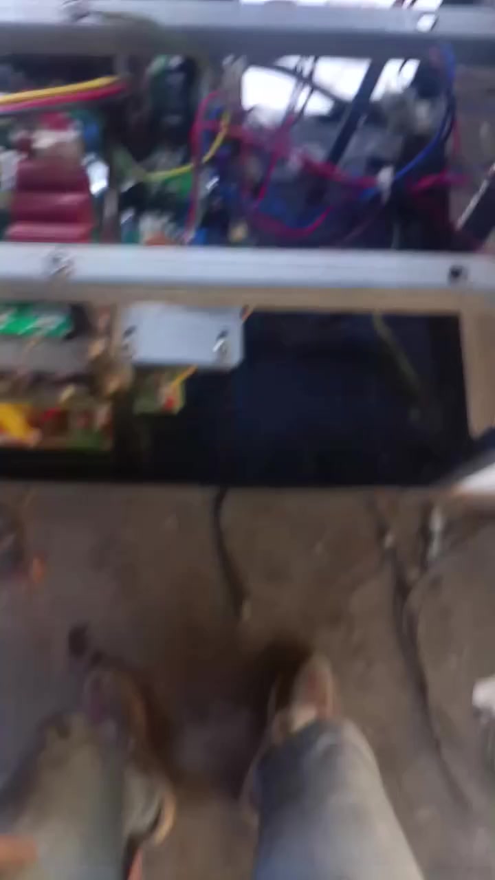 للبيع ماكنة لحام سمارت ARC400B ثري فيز استعمال بسيط التفاصيل بالفديو  السعر 350 العنوان بغداد الباب الشرقي الفناهرة يوجد توصيل لكل المحافظات 
***********
