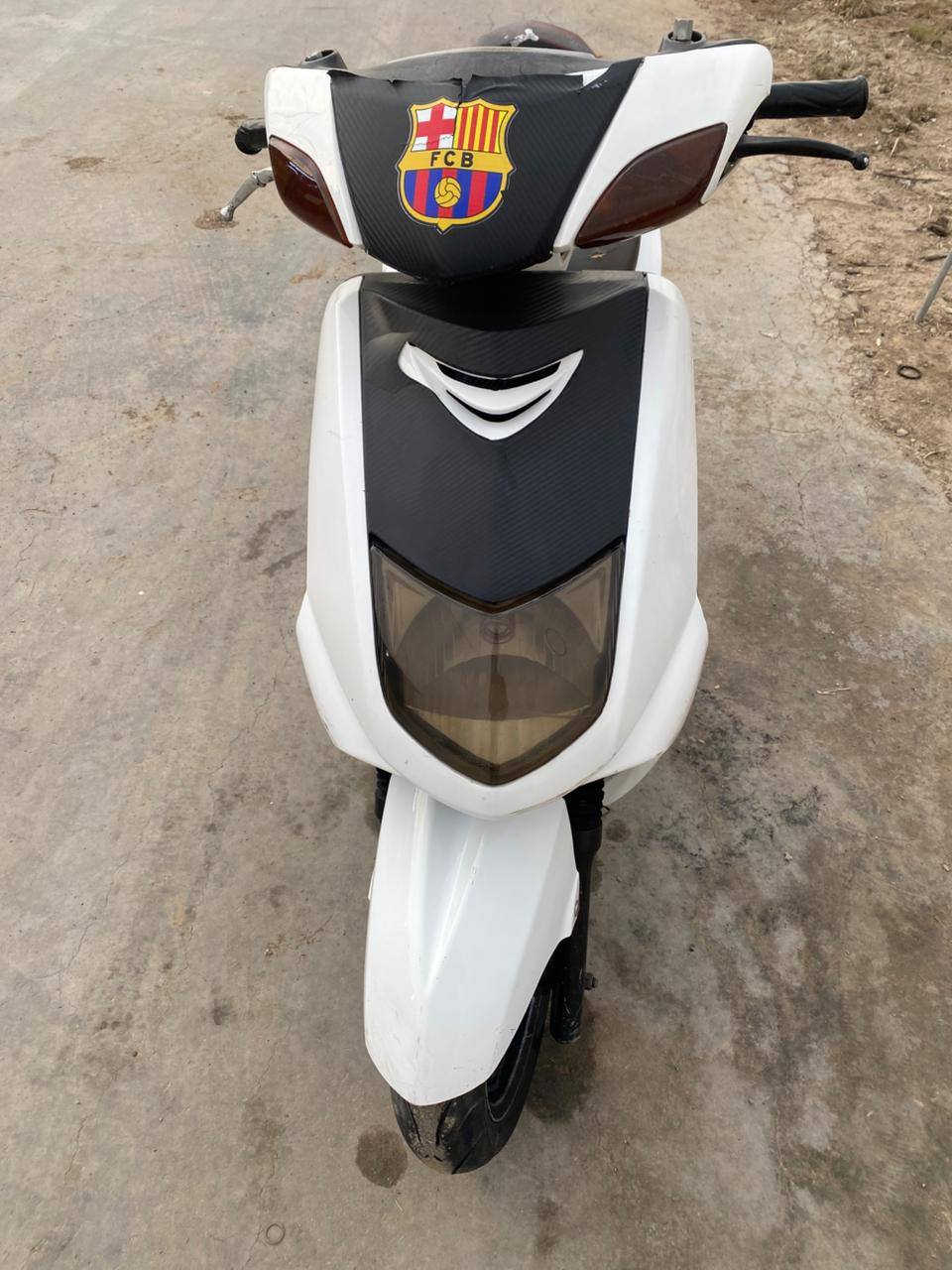 سلام عليكم سكنس نثيه 110دراجه كفاله لاتبخير ولاتنقيص محرك بلادي جيب فيتر وفحص كهربائية كله شغاله زوج تاير جديد عدسه متغيرت الوان تخبل ستاند حساس دراجه يابانيه اصل مكان بغداد اليوسفيه سعره 550 
***********
