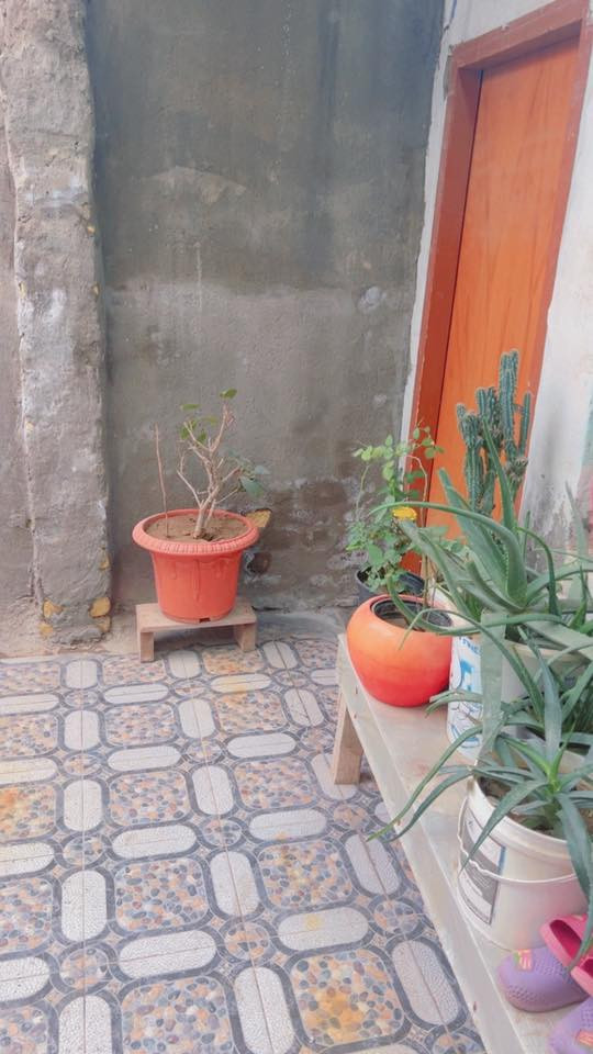 بيت للبيع 
الاسكان الاولى الشارع العريض طابقين متكون من الطابق الاول استقبال وصالتين منفصلات غرفة نوم + غرفة مخزن ومطبخ وصحيات داخليه وخارجيه الطابق الثاني غرفتين وصاله وصحيات السعر 45 للتواصل اتصل على هذا الرقم ***********
