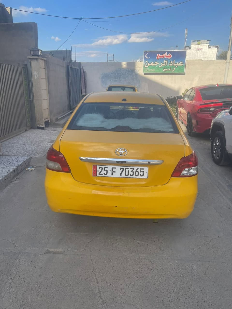 للبيع بـ سعر مناسب جدا 70$وبيها مجال
يارس 2012 ….. كير اوتوماتيك 
منضومه غاز دفتر بنزين هم بيها سياره لوك 
رقم كركوك الانكليزي سنويه لحد 2030 
بيها جاملغ خلفي وبيها جاملغين امامي بدون دواخل 
وبيها بل قماره يم الجام شويه 
كير ميكنه كله بشرط لوك صدر تايرات جاهزه 
وسعرها جدا مناسب 70$وبيها مجال 
العنوان كركوك تسعين 
***********
