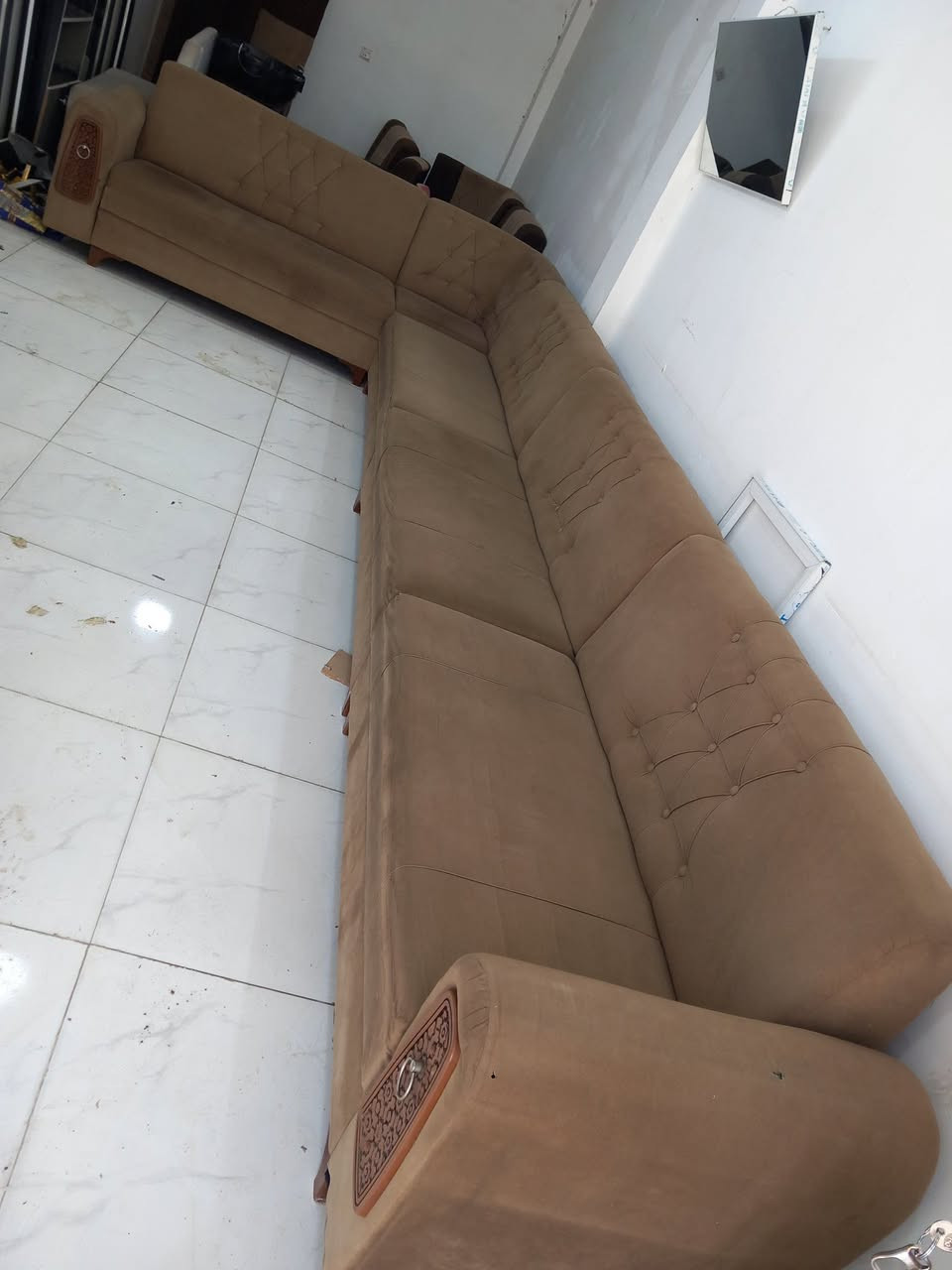 ديوان تفصال ١٣ نفر تفصال مابي اي عيب نضيفه للبيع او مراوس يرهم اي استفسار اتصل برقم ***********
