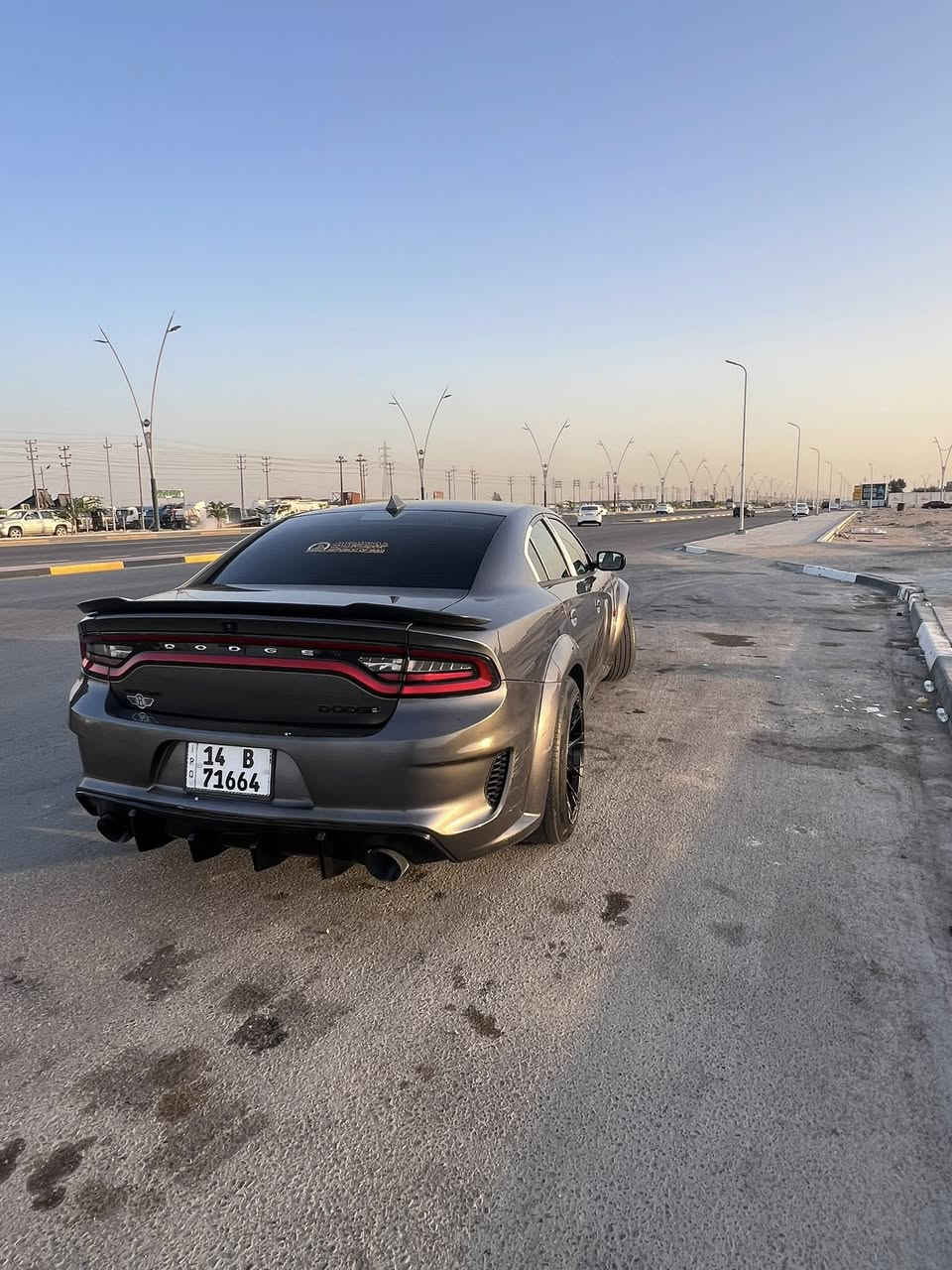 سلام عليكم جارجر مديل١٩ معلايه ٢٣ لون فيلي ضربتها من امريكا حداديه ومتاذي خشم الشاصي فقط ومصلح وب العراق شدولها كت كامل مال srtونصبغت حزام فقط صبغ بدون ضربه توحيد لون وي الوايد بدي سياره حلوه وجديده ١٤٢وبيها مجال شي قليل 

للتواصل:***********وتساب واتصال
غير متواجد ع الفيسبوك
