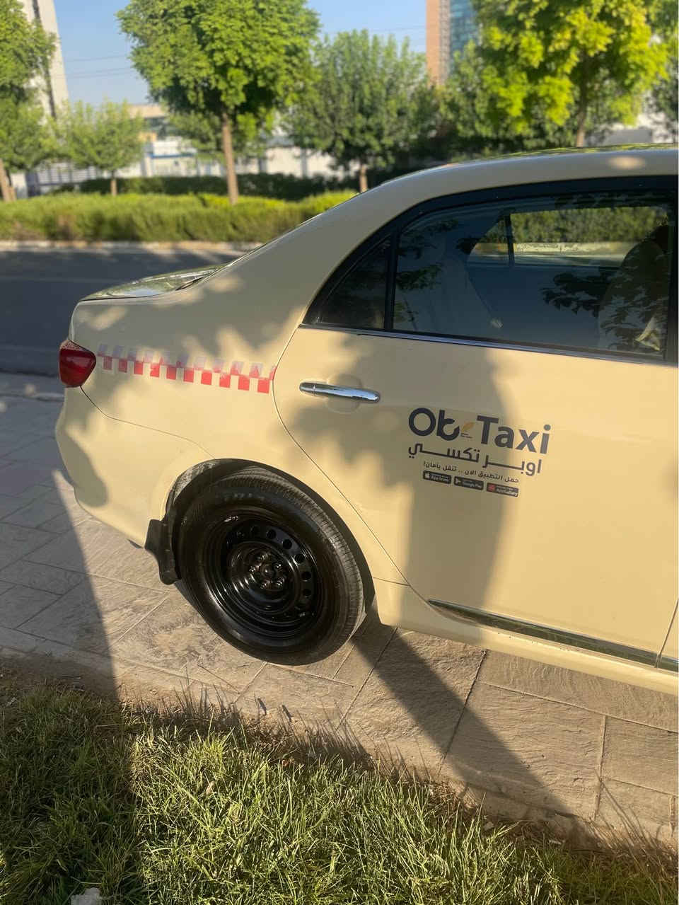 🚕 تۆیۆتا کۆرۆلا (بیکاشۆ) مۆدێل ٢٠٠٩ بۆ فرۆشتن 🚕
ئەگەر بەدوای سەیارەیەکی توندوتۆڵ، بێ مەسروف و نانپەیداکەردا دەگەڕێیت، ئەم بیکاشۆیە بێ کێشەیە و ئامادەی کارە:
 جۆری سەیارە: تۆیۆتا کۆرۆلا (بیکاشۆ) - بیلادی تەکسی
 مۆدێل: ٢٠٠٩
 مەکینە: مەکینە گەورە
 مۆدیفای و ناوەوە: شاشە ئایپاد و کامێرای بۆ بەستراوە
🛠️ باری دەڕەسی و مەکینە (هەموو شتێک بەشەرت):
 پێش و پشتی: کەپسە و هیچ لێدانێکی نییە.
 بۆیاخ/سارد: تەنها یەک چەمەلەغی لای سەکنی هەیە، ئەویش بەشەرت بێ ناوگرتنە.
 گێڕ، مەکینە و تەبرید: بەشەرت و لەسەر کلیل.
 ژێرخانی سەیارە: بێ تەقە و ڕەقەیە و زۆر توندوتۆڵە.
📝 باری یاسایی:
 سەنەوی و ژینگە: نوێیە تا ساڵی ٢٠٢٨.
💰 نرخ: ١٣٠ وەرەقە
📍 شوێن: هەولێر
📞 بۆ پەیوەندی و کڕین: *********** أربيل, العراق
