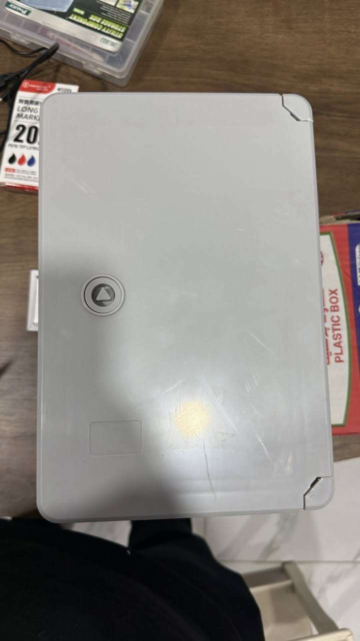 السلام عليكم مكلف بالنشر
بوكس شحن جديد غير مستخدم بي واي دي يحتوي على نظام تأريث 

مع جوزة اطفاء حرائق كامل 

السعر ١٢٥،٠٠٠ الف بي مجال 

عنوان كربلاء المقدسه 

للأستفسار :- ***********
