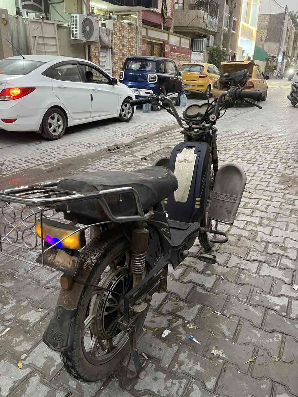 السلام عليكم دراجة شحن جيل الاول للبيع الدراجة نضيفة وخير من الله بطاريات جدد ملف نحاس اصلي مكاني بغداد الحرية ***********
