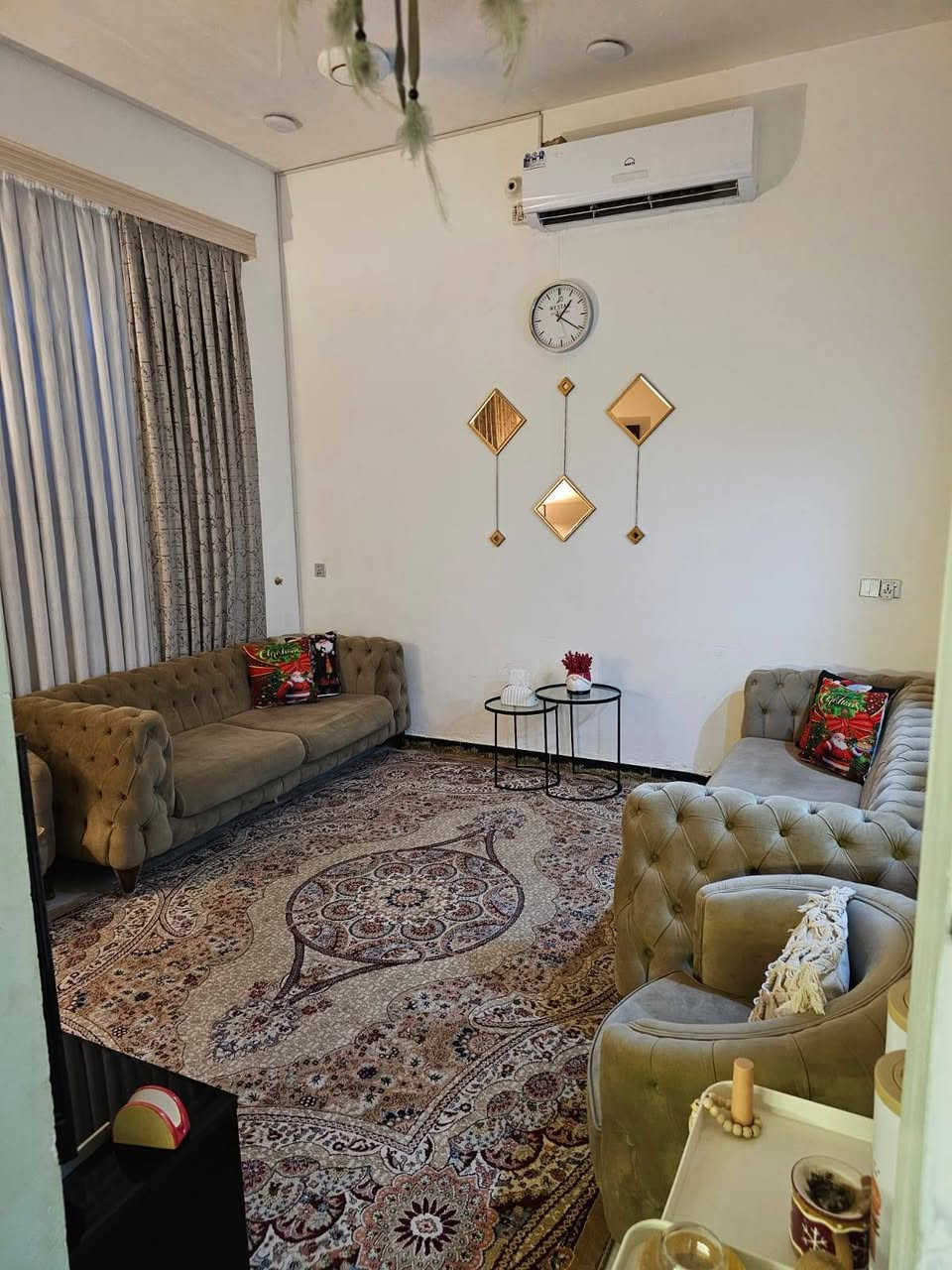 تخم تركي ٨ مقاعد خشم زان 
قماش مودرن اي ضرر مابي 
السعر ٥٠٠ وبي مجال 
العنوان البوبيات الشارع الجديد‏‪0777 966 5565‬‏
