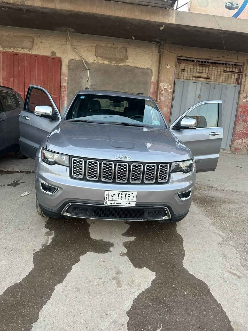 جيب شيروكي لاريدو
الموديل : 2021 . (وارد امريكي)
ماشية حالياً 107 
المحرك : V6.  3.6L .
رقم بغداد بأسمي
المواصفات :
* فتحة
* شاشه كبيرة 
* المقاعد الامامية كهربائية مع الجلد والتدفئة
* نقطة عمياء .
* ويل قياس 20 انج .
* مقود السائق من الجلد  . 
* تدفئة ستيرن . .
* مصابيح امامية زنون . 
* كشافات ضباب بروجكتر زنون . 
* تشغيل عن بعد .
* صندوق كهربائي .
* حساسات خلفية .
* كاميرا خلفية .
* مرايا متحسسه للضوء العالي .  
* بلوتوث تلفون . 
* محدد سرعة . 
* نظام تشغيل واطفاء اوتماتيكي للمحرك للتوفير من صرفالوقود . ( Auto Start System ) .
* نظام بريك اوتماتيكي ( Auto Break System ) الخلفي
وبعد بيهة هواي مواصفات
السعر 27 وبيهة مجال بسيط
للاستفسار
***********
