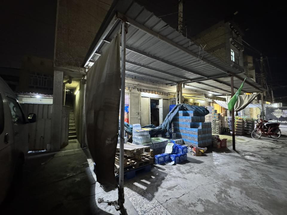 ⸻

📢 للبيع عقار مميز (موقع تجاري)

🏡 الموقع: قرب كنيسة مريم العذراء
📍 مجاور مجمع الزهراء الطبي

📐 المساحة الكلية: 337 متر مربع
✔️ قابل للبيع بالكامل أو نصف العقار

🔹 نصف العقار: 168 متر مربع (قابل للتقسيم)

🏢 التفاصيل:
 • يحتوي على 4 محلات تجارية
 • 4 شقق سكنية
 • أرضي + طابقين
 • بناء مسلح متين 💪

✨ مناسب للاستثمار (سكن + تجارة) وموقع حيوي جداً

💰 السعر: قابل للتفاوض

📞 للاستفسار والتواصل:
على الرقم التالي: (***********)
