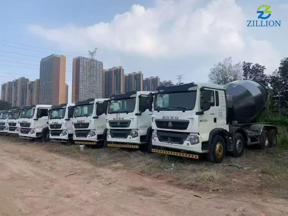 🔝 إعلان شركة الرتاج التجاره العامه في العراق 

شاحنات خلط الخرسانة ZOOMLION متوفرة الآن!

نقدم لعملائنا الكرام في مجال الإنشاءات والمقاولات أحدث تشكيلة من شاحنات خلط الخرسانة زومليون (ZOOMLION) ذات الجودة العالية والأداء المتفوق، والمثبتة على شاسيهات هاوو (HOWO) المتينة والمضمونة.

✨ المميزات والخصائص:

· خيارات متعددة للسعة: تتوفر الشاحنات بسعات خلط تناسب جميع متطلبات مشاريعك، بدءًا من 8 متر مكعب، و 10 متر مكعب، وحتى 12 متر مكعب.
· قوة وأداء متميز: مزودة بمحركات ديزل قوية (تصل إلى 380 حصان) توفر عزم دوران عالي للتعامل مع أصعب ظروف العمل.
· موثوقية عالية: تصميم متين مع مكونات هيدروليكية مستوردة (مضخة ومحرك من إيتون الأمريكية، وعلبة تروس من بونفيليولي الإيطالية في بعض الموديلات) لضمان كفاءة تشغيلية عالية.
· مرنة وجاهزة للموقع: سرعة خلط وتفريغ عالية، وخزان مياه بسعة 450 لتر، ومتوافقة مع معايير انبعاثات متعددة (يورو 3 / 4 / 5 / 6).
· تصميم عملي: كابينة مريحة مزودة بمقعد سائق ماص للاهتزازات، ونظام تكييف، ومثبتات.

📋 نظرة سريعة على المواصفات:

سعة الخلط: 8 متر مكعب

· موديل الشاسيه: هاوو 6x4
· قوة المحرك: ~288 كيلوواط
· معيار الانبعاثات: يورو 6

سعة الخلط: 10 متر مكعب

· موديل الشاسيه: هاوو 6x4 أو 8x4
· قوة المحرك: ~247 كيلوواط أو 380 حصان
· سرعة الخلط: 12-16 دورة في الدقيقة

سعة الخلط: 12 متر مكعب

· موديل الشاسيه: هاوو 6x4
· قوة المحرك: 250 كيلوواط
· سعة خزان المياه: 450 لتر

🔥 لماذا تختار شاحنات زومليون من الرتاج؟
نوفر لك الجودة العالمية بسعر تنافسي، مع دعم فني وضمان على المكونات الأساسية. الشاحنات جاهزة للتسليم ولدينا القدرة على تلبية الطلبات الكبيرة.

📞 للاستفسار والحصول على أفضل سعر:
راسلنا مباشرة (DM) الآن!
*********** 📲 ***********
لا تفوّت الفرصة لتعزيز أسطولك بأفضل ماكينات الخلط في السوق.
