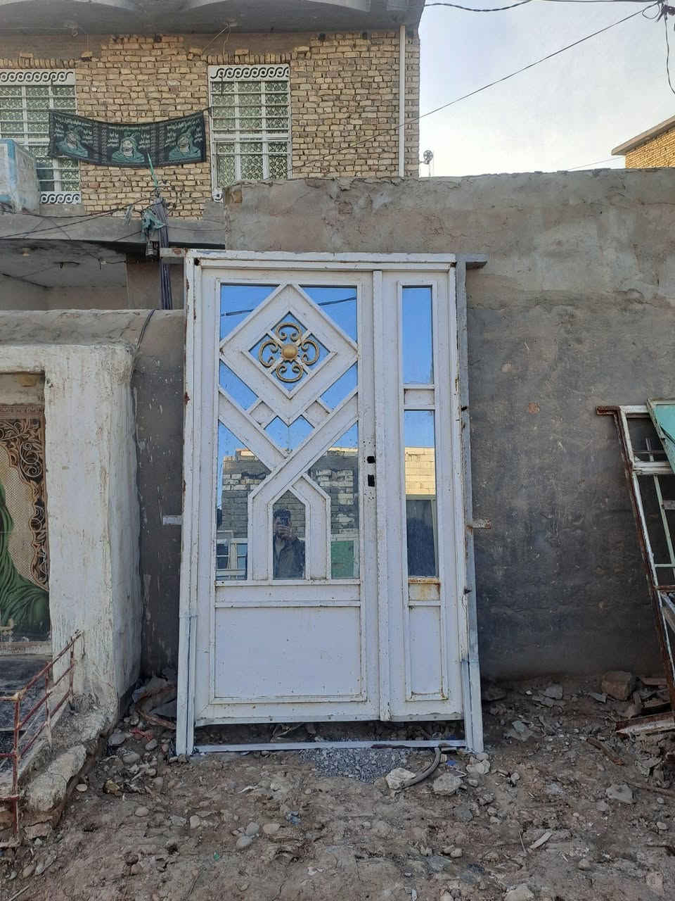 السلام عليكم 
شيلمان بلجيكي نضيف 
شبابيك 
ابواب 
زوايا 
سندويج 
***********
***********
العنوان كوت شارع النفط قرب كهوة بيت الطين
