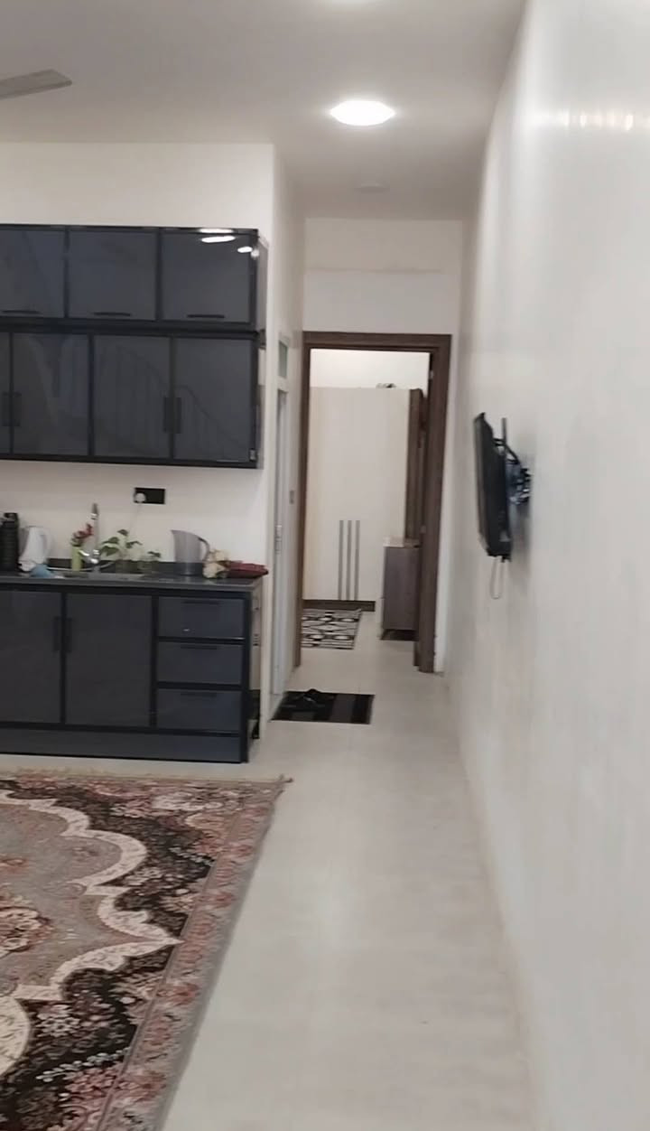 سلام عليكم مشتمل طاابقين اليجار بناء حديث  الصحيات بس داخلية نضام غربي خارجي ماكو العنوان كوت زين القوس لثالثة قرب  شارع الكفاح اليجار300 وبي مجال ولماء ولكهرباء علي *********** متواجد على واتساب ولتصالات

