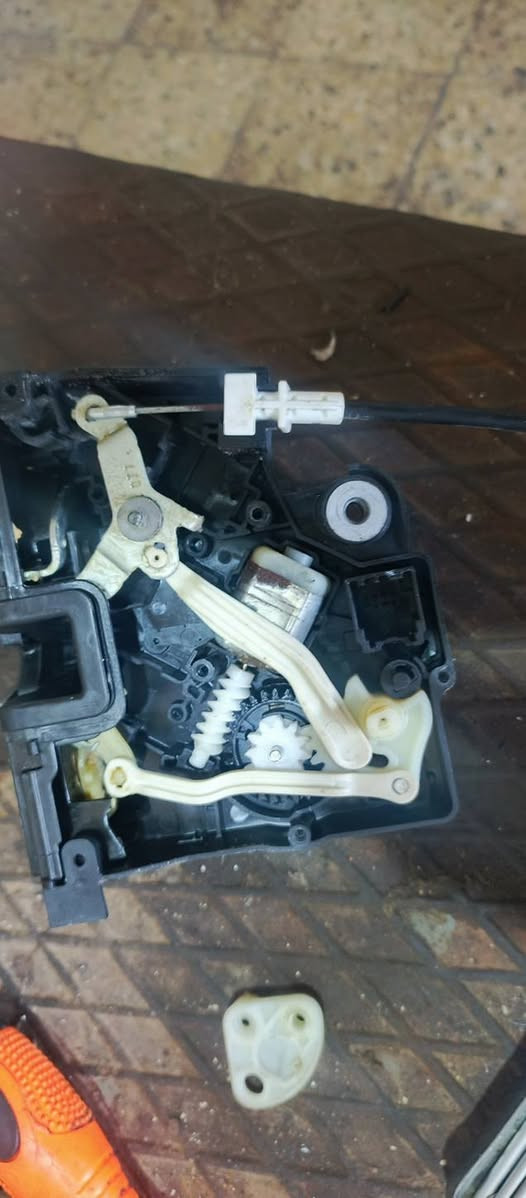 م صلى على محمد وال محمد 

ورشة احمد الشهد :  تصليح مكائن جام وإقفال الابواب 

العنوان البصره تقاطع الجمهوريه مقابيل معهد النفط 
رقم الورشه : *********** 

يتوفر لدينا اقفال ابواب كوري عام  كتنرول جام ب انواعها 
تصليح احزام امان
تصليح كنترول جام ب انواعه 
سنتر لوك جميع انواع السيارات 
اقفال ابواب تاهو 
قفال صندوق كوري عام 
قفال لاندكروز وبصمات لاندكروز  
مأطور جام ب انواعه
