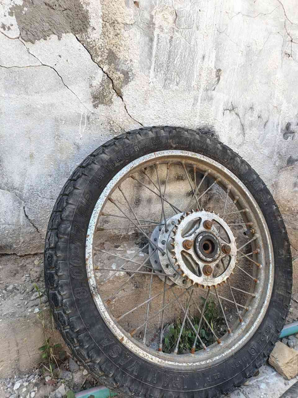 . للبيع كلهن شلع ب175 قفل قفل . 
1-كشن ناما بلاد 

2-كزوز بلاد 

3-جاملغ خلفي وبكلايت 

4-دبلات امامي 

5-ويل كدام كامل 

6-ويل خلفي كامل 

7-تانكي وصفاحيات 

8-مكينه ارشه مبدل بوشه وكور انتنس توني بدلتهن 

9- شاصي 23 كلك 

مكاني سماوه كلهن شلع ب175 قفل قفل قفل


**إذا كنت صاحب هذا الإعلان وتريد حذفه لأي سبب، رجاءا أرسل رسالة إلى الدعم الفني**