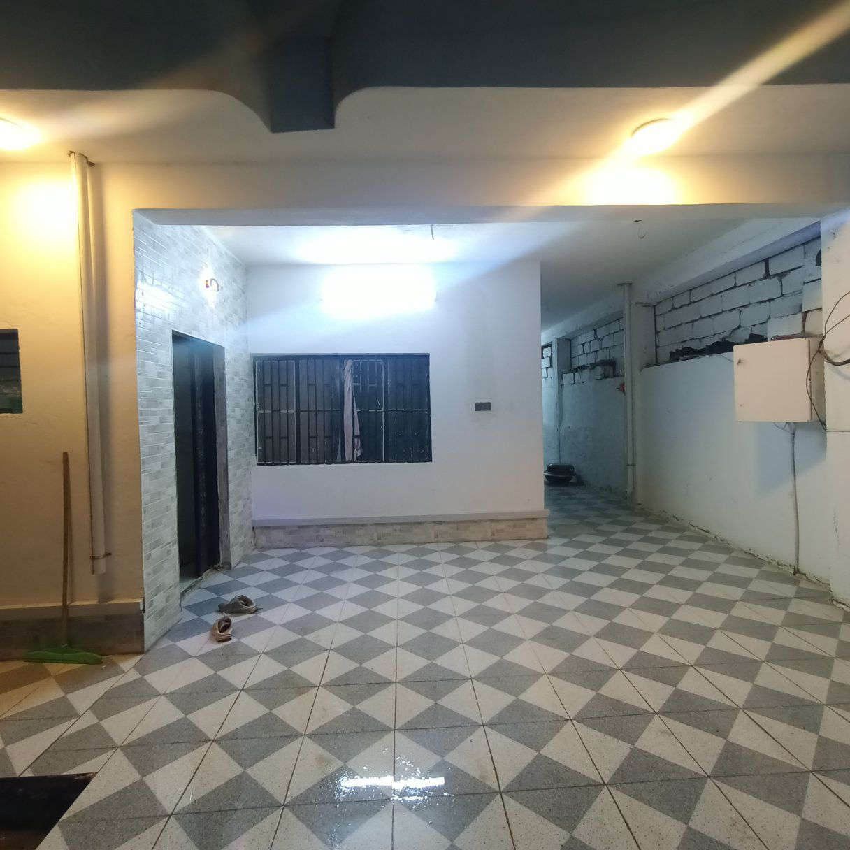 عقار للبيع

في حي الشهداء خلف جامع المرسلين قرب ماركت نيو للتسوق و كوفي مزاج

نوع العقار طابو سند صرف

المساحة 250م²

محتويات العقار طابق واحد

غرفة +غرفة استقبال (هول)

استقبال +صالة+مطبخ

السعر 130 بي مجال بسيط

للتواصل واتساب او اتصال

***********
