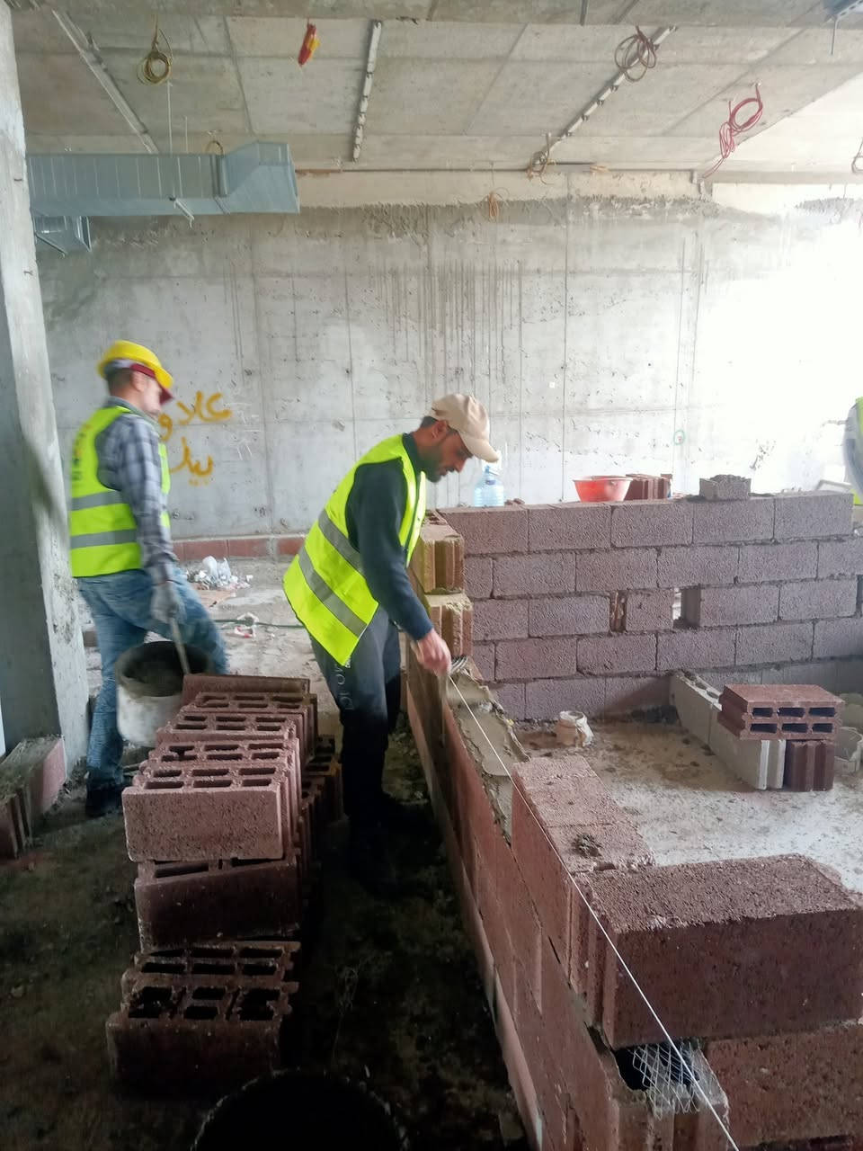 بسم الله والحمد لله أنا أحمد المصري خالفه بناء موجود في المشتل شارع المطبق ومعي كادر بناء من الدراجه الاولى تسليم هندسي والتزام بلاموعاد بناء طبوك بلوك ترمستيون أنوع الابناء كله بفضل الله سبحانه وتعالى ***********
