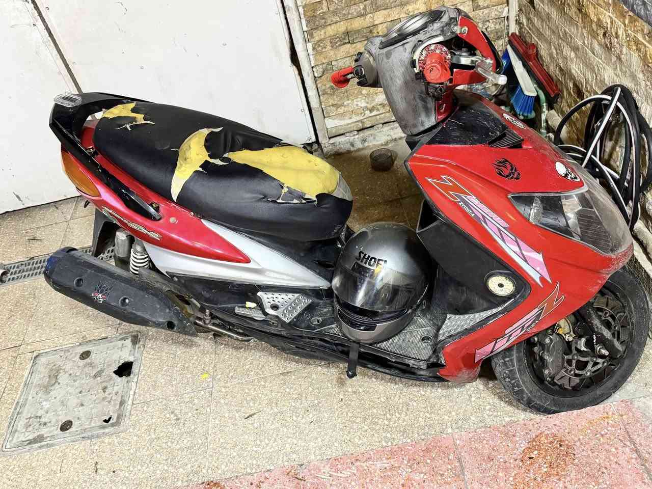 سلام عليكم سكنس طلاعات دراجه خير من الله كلشي شغال بيه من كهربايات دراجه بيه تزويد حلوه دراجه شلعه معده خير من الله يرادله ترتيبات كشن وجوه سعره 800 وبيه مجال 
او مراوس 
ستفسار ***********
