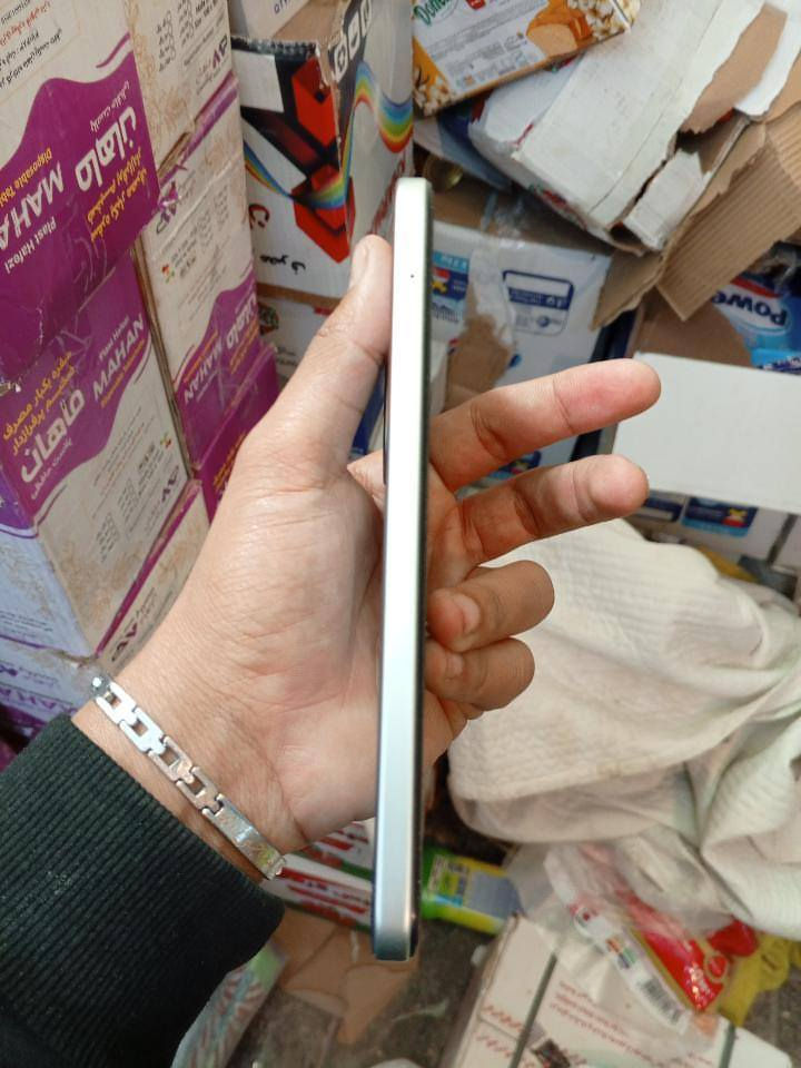 السعر 175 جماعة 150 لا تجيني
الجهاز استخدام شهر والله جهاز راقي وما بي عيب 

جهاز POCO M7

الذاكرة 256GB 8GB RAM

المعالج SM6225 Snapdragon 685

البطارية 7000mAh

#يدعم 60 فريم في لعبة ببجي 
# بدون ملحقات اطيك بس جهاز
رقم الهاتف ***********
