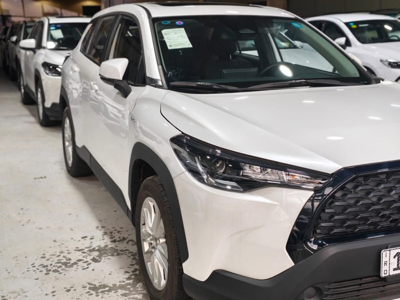 تويوتا كورلا كروس موديل 2025  / داخل مخمل  السعر 27 مليون و500 الف دينار عراقي مرقم   ي + ناقل حركة CVT✅ ✅ جنوط قياس 17 إنش✅ مصابيح أمامية LED✅ دخول وتشغيل بصمة (عدد 2)✅ إشارات على المرايا الجانبية✅ تحكم كهربائي كامل بالنوافذ✅ مقعد السائق يدوي + مقاعد مخمل✅ تبريد أمامي وخلفي✅ فتحة سقف (سلايد) بانورامية✅ نظام مراقبة ضغط الإطارات TPMS✅ نظام رادار أمامي ومثبت سرعة✅ أنظمة سلامة متقدمة:• نظام تحذير التصادم الأمامي• نظام التوقف التلقائي• نظام تحذير الخروج من المسار• نظام البقاء داخل المسار✅ بلوجكترات + نظام ABS✅ منافذ USB-C
شركة الفرس ألأبيض لتجارة السيارات 🚗
☎***********
☎***********
 بغداد مدينة معارض البياع -الشارع المميز-مقابل كراج البياع 📍
لاستفسار يرجى الاتصال على الرقم:
☎***********
☎***********
