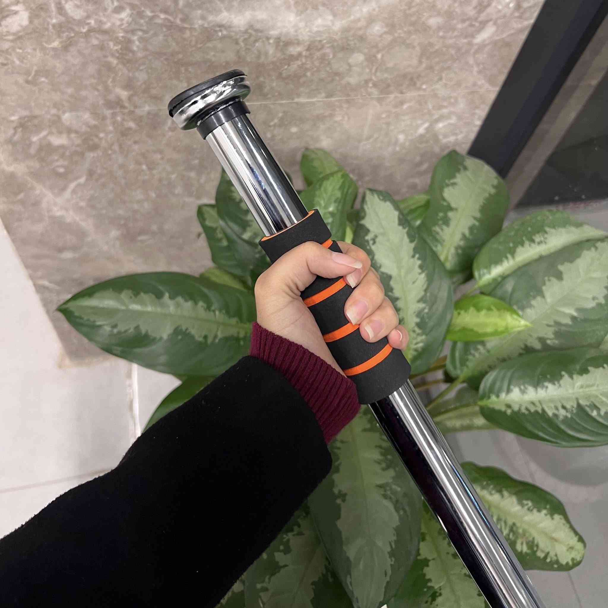 اداة تمرين العقلة قابل للتثبيت
عرض لفترة محدودة بسعر 19 الف والتوصيل مجاناً
( السعر لفترة محدودة )
متوفر توصيل لجميع محافظات العراق 🇮🇶🚚
لطلب المنتج راسل الصفحة 
•
•
شنو يمنعك حتى تخلي قطعة فريدة وغريبة من نوعها في ايدك امتلك الحاجات المميزة وخلي انطباع مميز بيومك واستغل العرض المحدود واطلب الي يعجبك 🏷🛒 .

•

مواصفات اداة تمرين العقلة :

بار تمارين قابل للتثبيت على الباب مع دليل تمارين شد الجسم

• بار تمارين منزلي يُثبت على إطار الباب ويُستخدم لتمارين الشد والتمدد المختلفة للجسم.

 • مناسب للتثبيت على أبواب بعرض 80 – 130 سم
 
• تصميم قابل للتمديد لضبط الطول حسب عرض الباب
 
• مقابض مبطنة بالإسفنج لراحة اليد أثناء الاستخدام
 
• يُستخدم لعدة تمارين شد
 
• مناسب للتمارين المنزلية الخفيفة قبل أو بعد التمرين

 • نوع المنتج: بار تمارين للباب
 • طريقة التثبيت: ضغط بين جانبي إطار الباب
 • عرض الباب المناسب: 80 – 130 سم
 • الخامة الظاهرة: معدن مع مقابض إسفنجية

–––––––––––•(-••-)•–––––––––––
#تمارين_العقلة #تمارين #اجهزة_رياضية #رياضة

–––––––––––•(-••-)•–––––––––––

نحن في صفحتنا نعمل كوسطاء ووكلاء تسويق لهذه المنتجات، مقدمين لكم خدمة توفيرها وشحنها من الموردين المعتمدين. يتم إبرام عقد البيع النهائي وتسليم الثمن عند وصول المنتج وفحصه من قبلكم. نحن نضمن جودة المنتج وفقاً للمواصفات المعروضة


**إذا كنت صاحب هذا الإعلان وتريد حذفه لأي سبب، رجاءا أرسل رسالة إلى الدعم الفني**