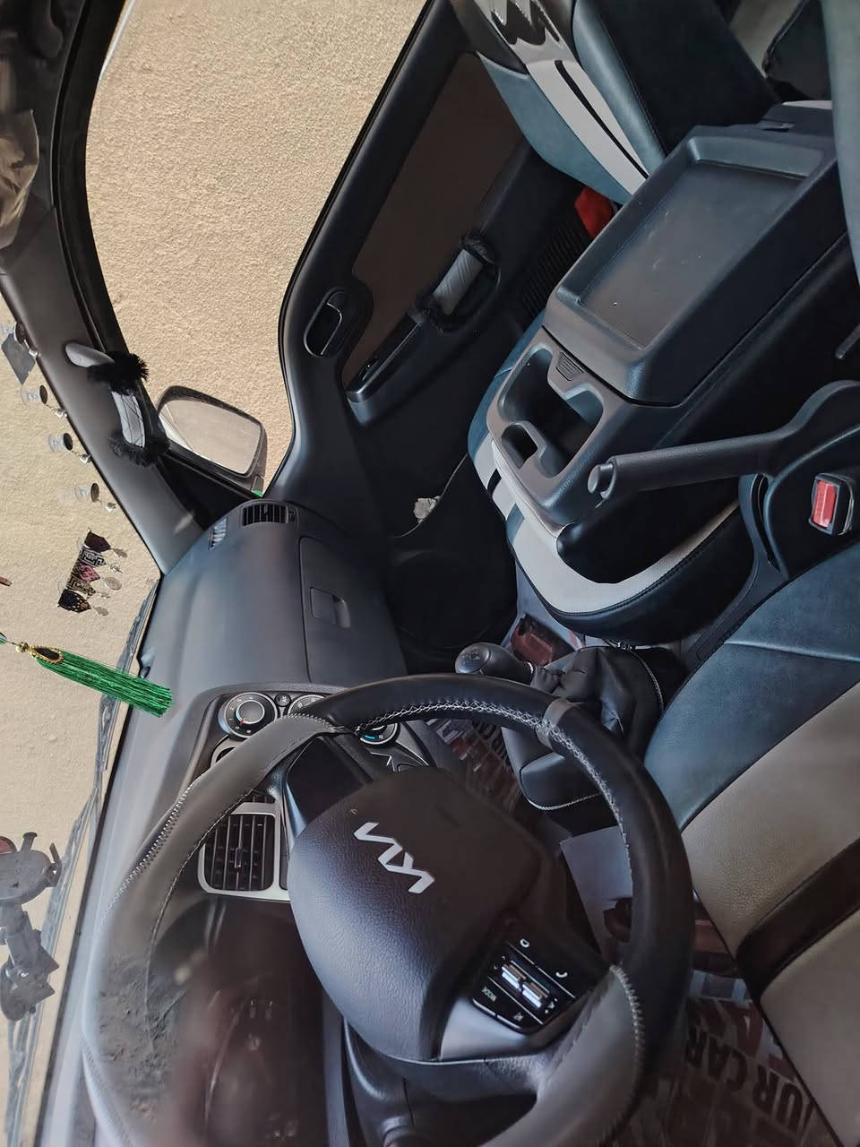 السلام عليكم كيا موديل 2025 ماشيه 5000 كامله من كلشي دوشمه تغليف درع امامي خلفي محجر بسمي رقم بغداد مكان السيارة بغداد مال جناي شغل كله درجه والى مكفوله كفاله عامه من كلشي الاتصال على الرقم ***********   احلا من الصوره السعر 178 وبيها مجال  كلش بسيط
