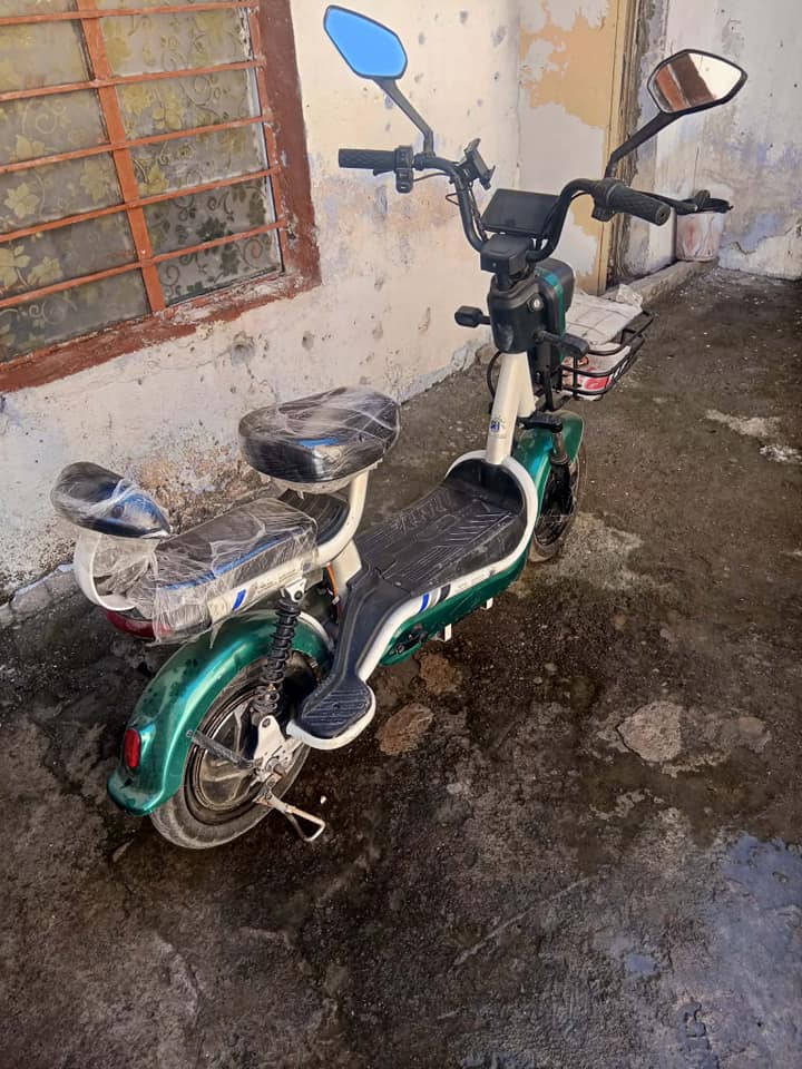 ماطور شحن اربع بطاريات نظيف جدا سعر 180,٪ الاستفسار***********
