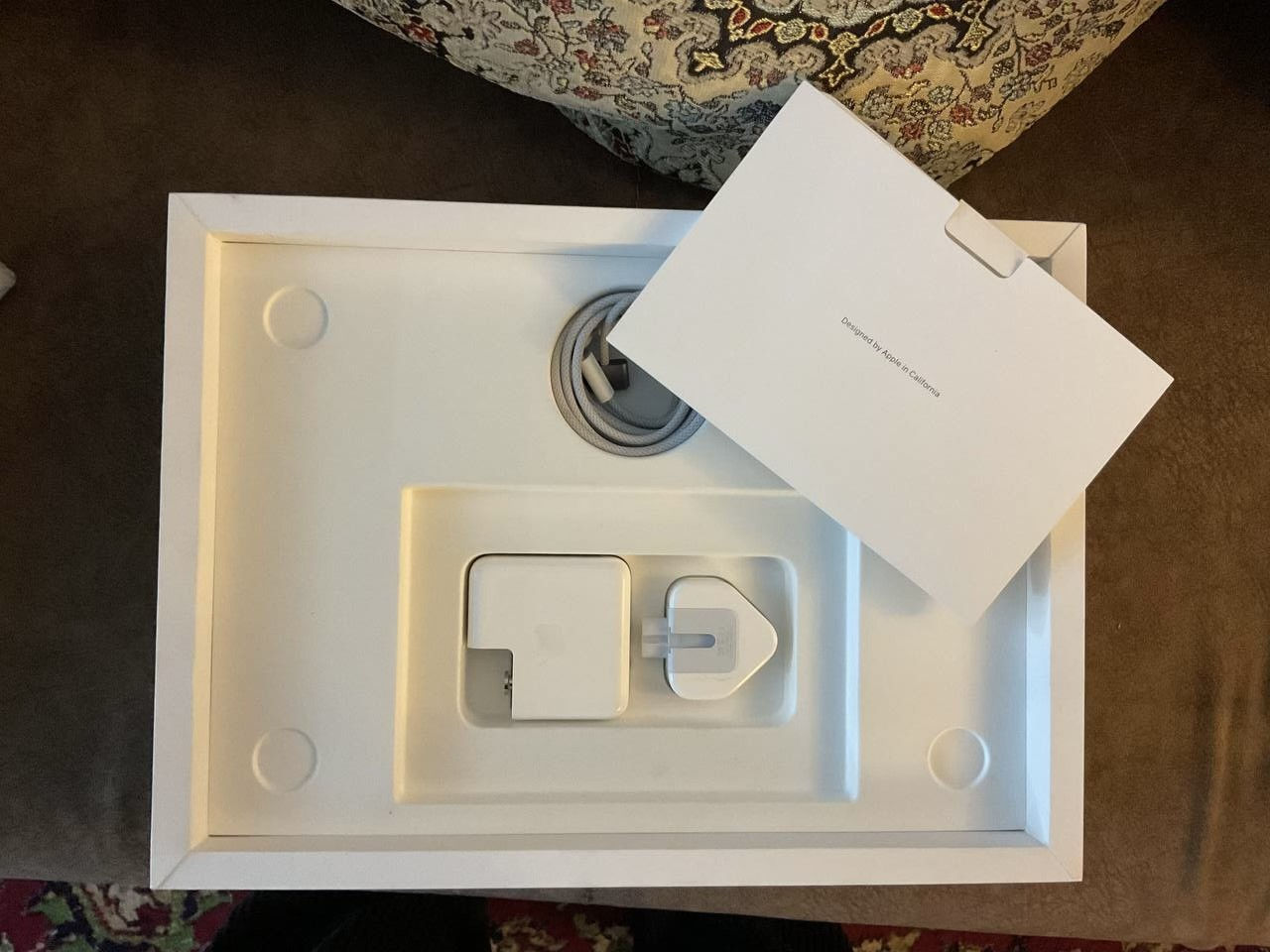 السلام عليكم  macbook pro m3 14-inch ضمان ABM كيبورد عربي انجليزي عدد دورات الشحن 90 بطارية 99 512GB SSD 8GB unified memory نظافة 99% جهاز ما مفتوح وبعدة بالضمان كامل ملحقات اصليه مكاني بغداد البياع ***********
