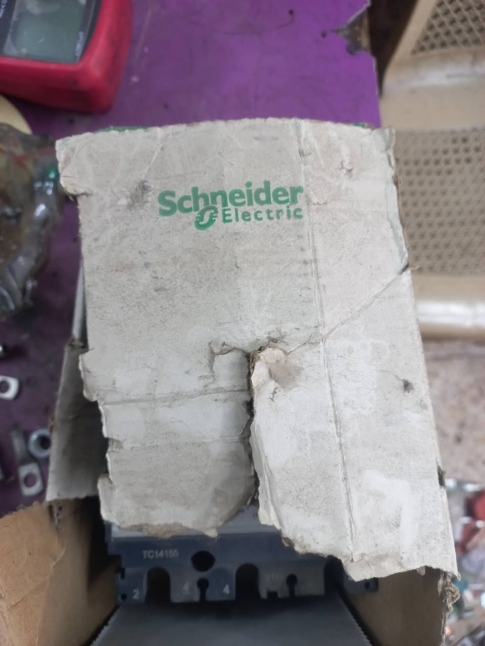 قواطع دوره تجاريه نوع شنايدر 250 امبير العدد 7 السعر 50 الف القطعه *********** بغداد
