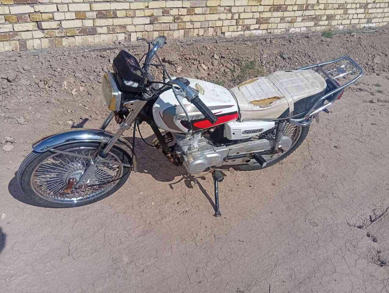 للبيع تايكر ختم سونك اوراق كامله سنكر 
موديل 2021 محرك مفتوح فقط بستم 
كهربائيات شغاله لا يت عالي ناصي هورن بس شاير نقص 
شلعه ومعدل السعر 400 وبيه مجال قليل ***********
