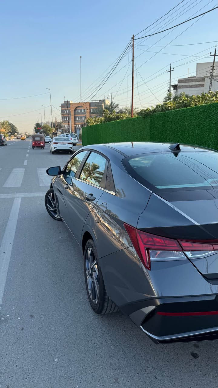 النترا 2025 ماشية 3 الاف ميل فقط دخول جديد 🇰🇷
ضرر موضح بالصور السياره كلها ليبل واحد بدون تبديل بدون صبغ فقط الدعاميه مبدله الباقي كفاله عامه من التبديل والصبغ وكفالة جميع الايرباكات 
الضرر ( تعديل الباب خلف الراكب الجهه اليمنه بارد وجاملغ جهة السايق تعديل بارد )
ماشية 3 الاف ميل ( اخت الزيرو ) 
السياره بدوووووووون رقمممممم تترقم جميع محافظات العراق عدا الاقليم 
 مواصفاتها 
- بصمة تشغيل ابواب وصندوك
- فتحة سقف ( سلايد روف ) 
- محرك 2000 Doch دوش بانزين
 - كاميرا 360 درجه 
- تبريد بيانو لمس 
-تبريد منفصل
- رادارات 360 درجة ( امامي جانبي خلفي ) 
- التحذير عند فتح الباب 
-رجاج ستيرن عند تحذير الرادار الامامي
- تحكم ستيرن 4 جهات 
- دشبول  4 وضعيات متغيره 
- 3 وضعيات قيادة  
- مثبت سرعة ذكي ( التحذير عند مغادرة المسار )
‏- Auto Hold التوقف لفترات قصيرة
- سايد بريك بصمة 
-شاشة بلازمة حجم كبير لمس تدعم نظام الابل كار بلي والاندرويد اوتو و خرائط GPS  
-شحن واير ليس 
-ويل كب ١٧  
-تشغيل عن بعُد 
-اضواء ترحيب عند الاقتراب 
- مازدات لد نهاري + زنون  
-لد خلفي
-نقط عمياء في المري الجانبية
-تدفئة بالكشنات
-لد متغير 7 الوان بالدشبول 
-كير اوتماتيك و S 
-تحديد مسار وقيادة ذاتية
- رادار امامي 
- مانع انزلاق 
- سياره بعد احلى من الصور

السعر 172$ 
-رقم الهاتف ⬇️
***********
 ‭***********‬
مكان السياره : بغداد الرصافه بغداد, العراق
