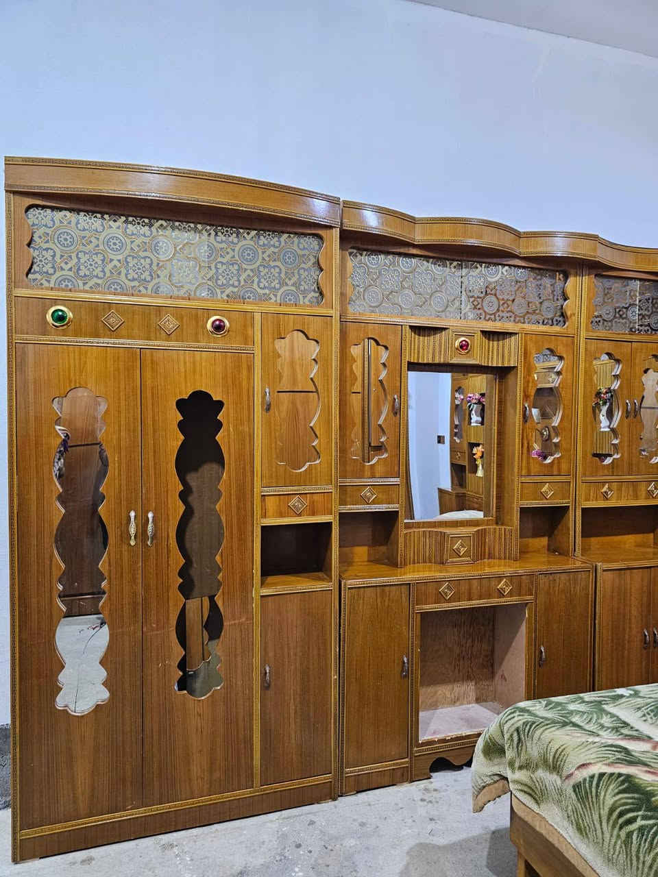 للبيع غرفة نوم هودج مستخدم خشب صاج عراقي حطاطه ثقيل شرط نضافه فول كنتور ملحق 6طابقين مستخدم قليل 
عنوان الرمانه البعبيد سعرها 925 وبي مجال 
‏‪***********‬‏/,بي وتساب
