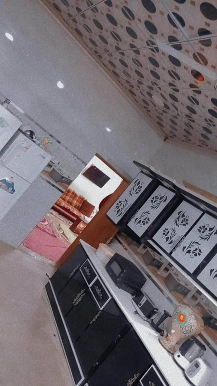 السلام عليكم للبيع بيت حي الكوام 
مساحه 475متر 
اراضي الكوام الطافيه 
3غرف نوم 
صاله كبيره واستقبال كبير مطبخ حار وبارد 
طرمه كبيره حيل أيضا الحديقه
ملاحظه 
1. لدينا عروض كثيره وبمختلف المساحات
 للاستفسار عن السعر والتفاصيل الاخرى مرسله الصفحه او اتصال على الرقم ***********
