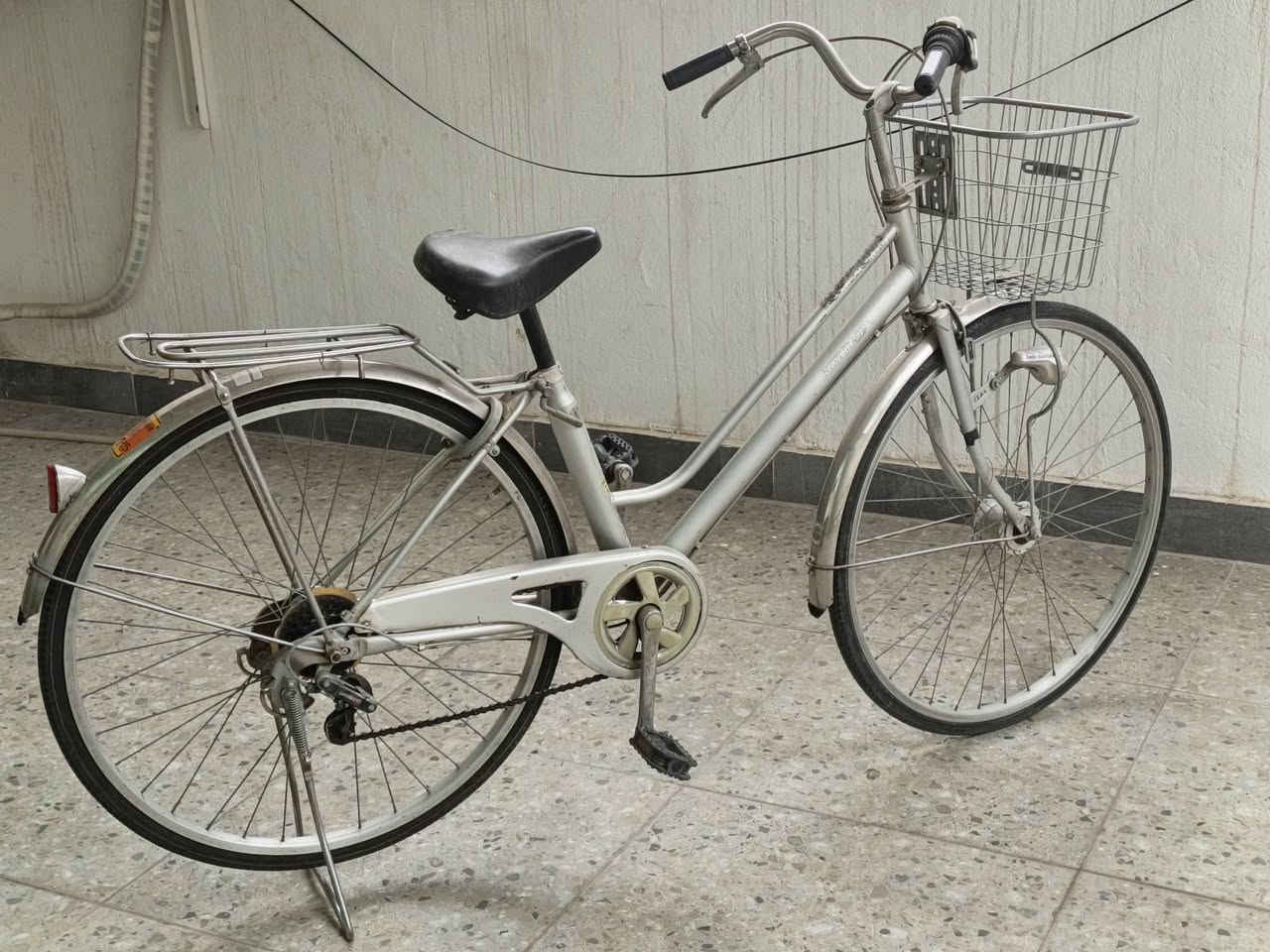 للبيع بايسكل حجم 27 شركة معروفة  مال بالة 7 گير حساس لايت LED بريك امامي خلفي شغال بايسكل كلة بلادي بدون شخط سلة حديد سعر 95 الف للاستفسار ***********
