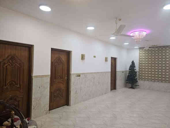 بيت مساحة 400 م سند 25
الواجهة 18م و نزال 22م
يحتوي على  5غرف نوم او مطبخ
 صحيات عدد3 هول عدد 2 
السعر المطلوب 210 وبي مجال 
العنوان بابل حله محلة العتايج شارع مدرسة العلامة العتائقي يبعد عن الشارع العام حوالي 100 متر 
للإستفسار اتصل على صاحب البيت 
*********** / ***********
البيت بي مدخلين باب 2م و باب كراج 4م
